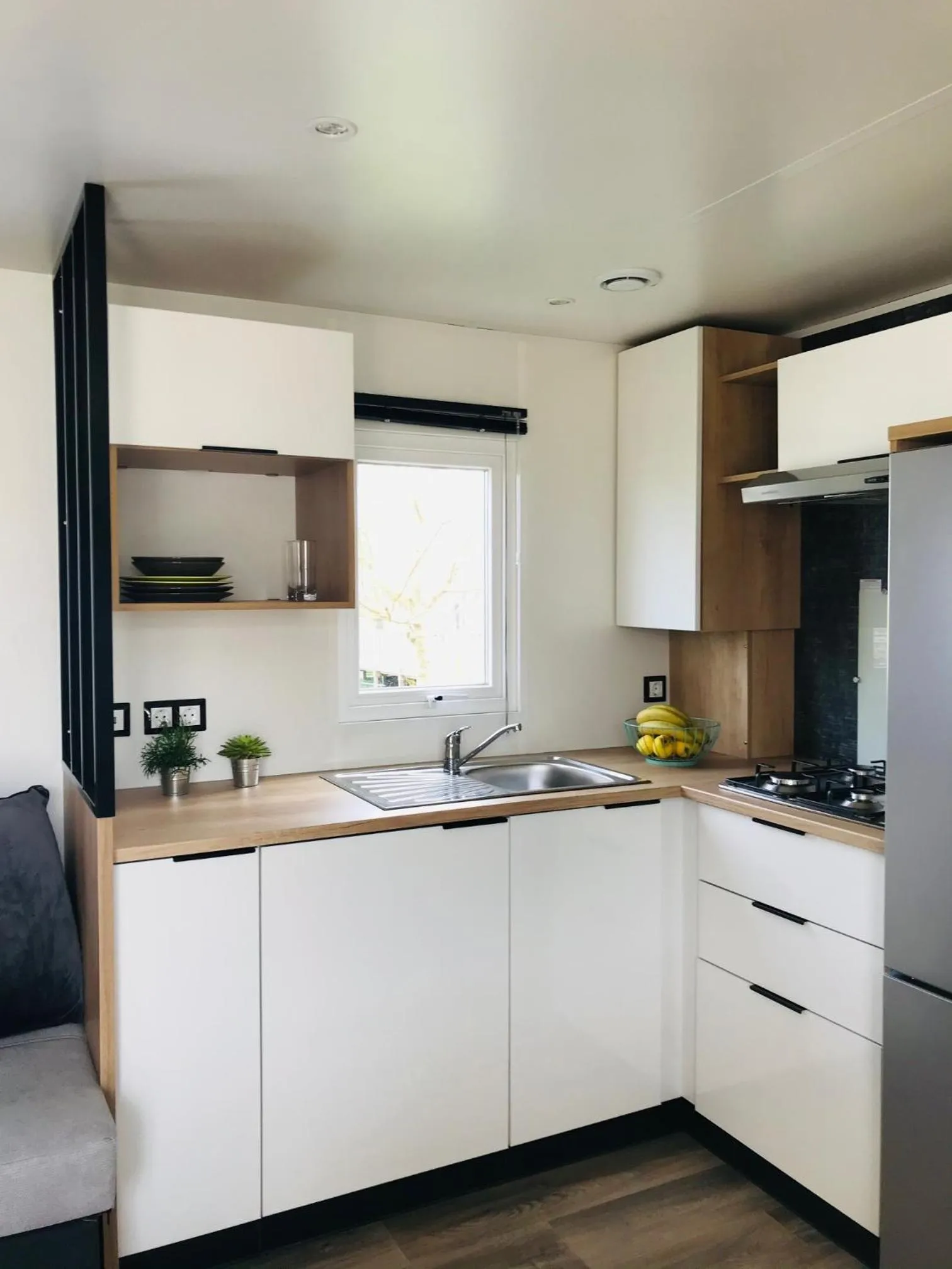 Kitchen or kitchenette in Camping Les P'tites Maisons dans la Prairie