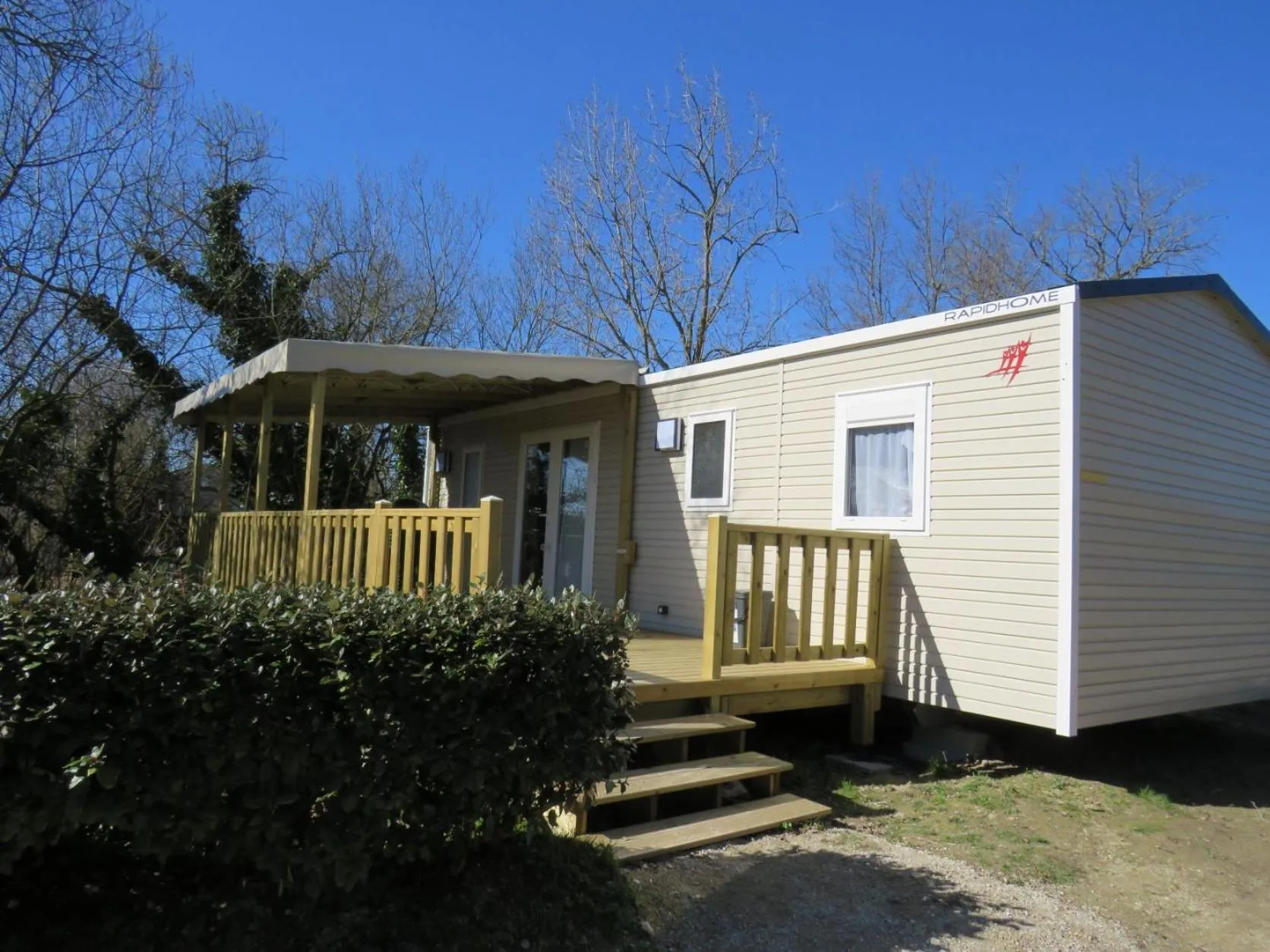 Property building in Camping Les P'tites Maisons dans la Prairie