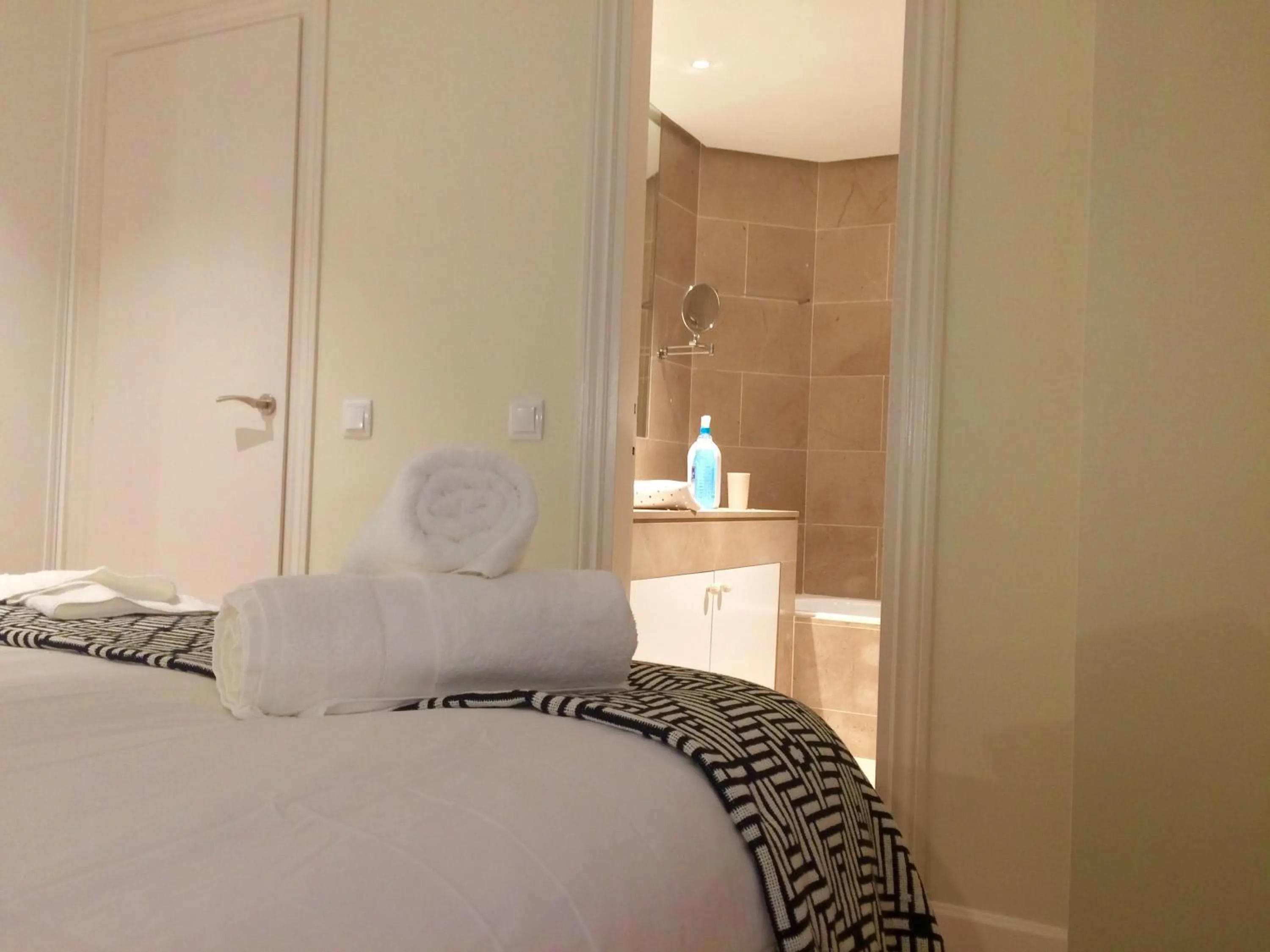 Bed in Passeig de Gracia Apartment