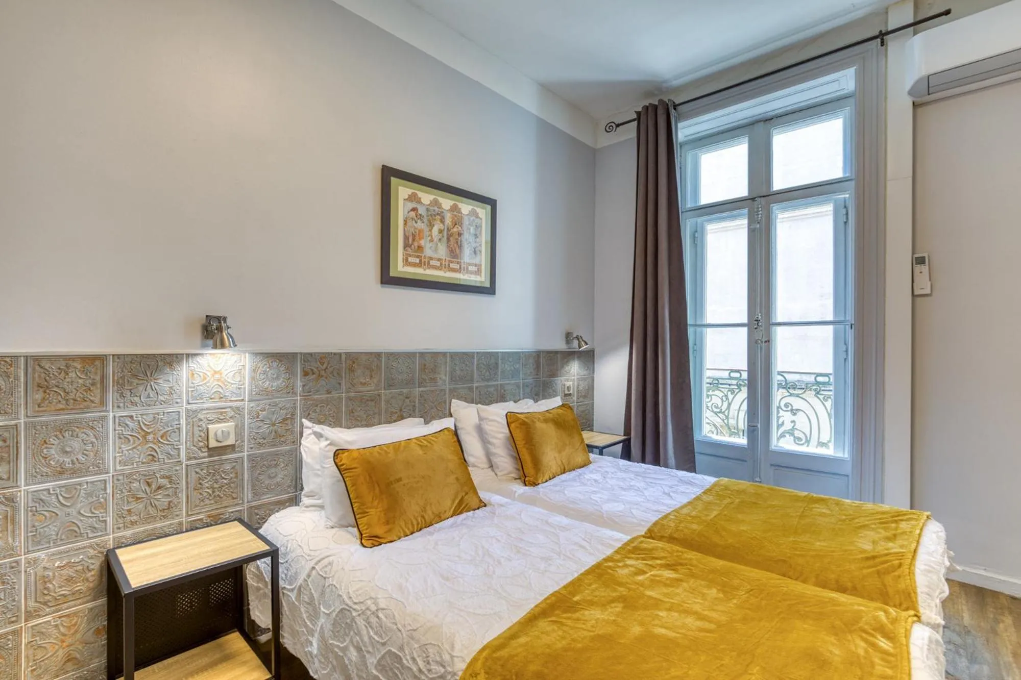 Photo of the whole room, Bed in Hôtel Mistral Comédie Saint Roch