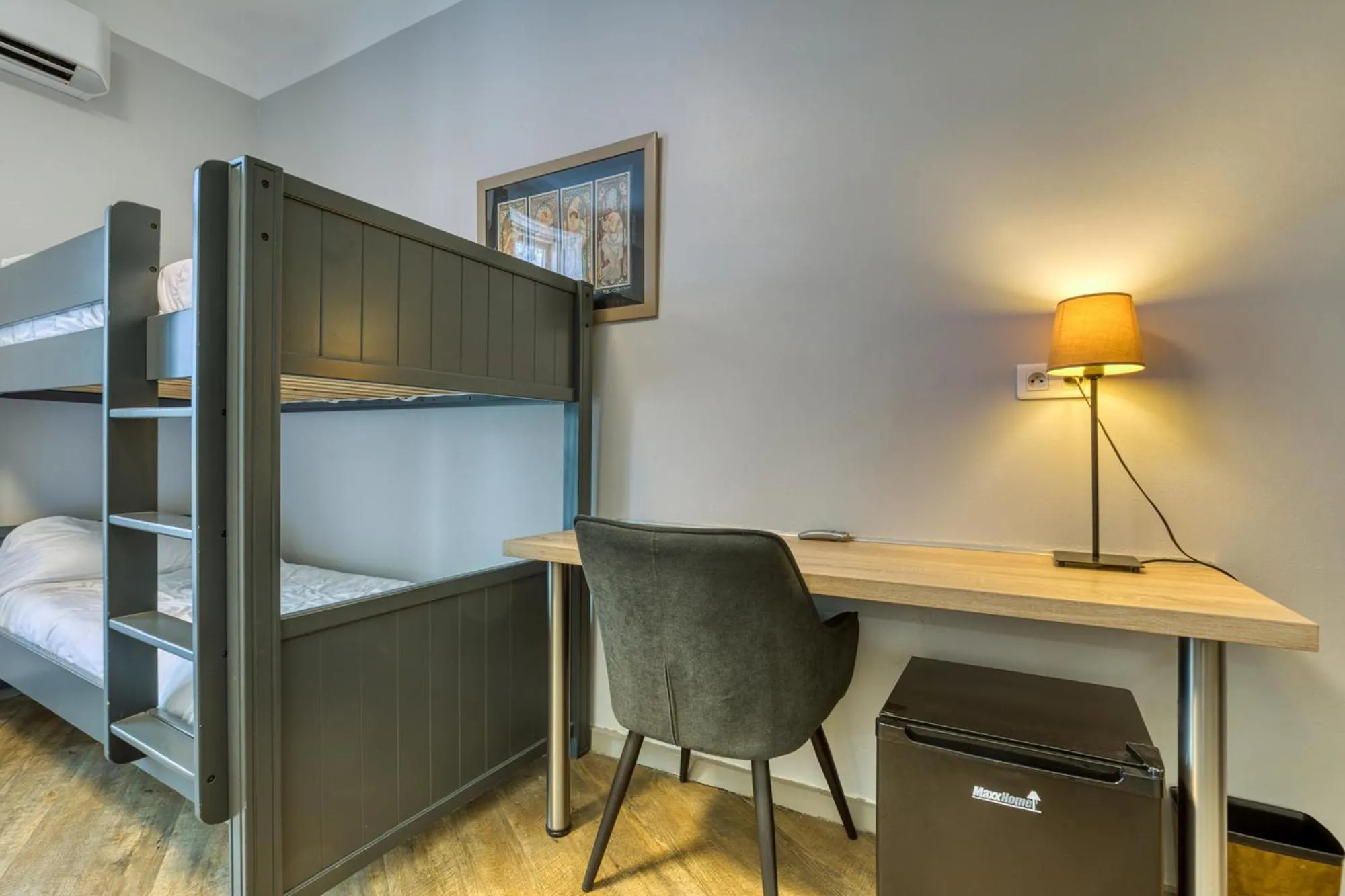 Bed in Hôtel Mistral Comédie Saint Roch