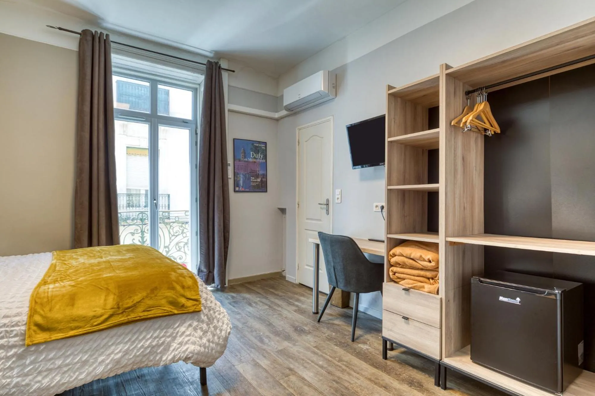 Bed in Hôtel Mistral Comédie Saint Roch