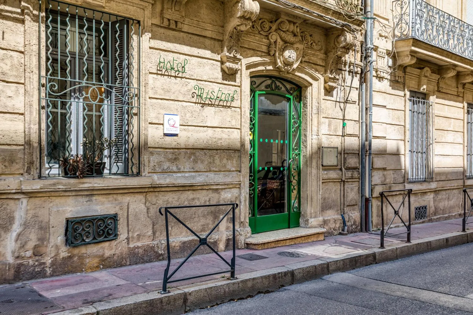 Facade/entrance in Hôtel Mistral Comédie Saint Roch