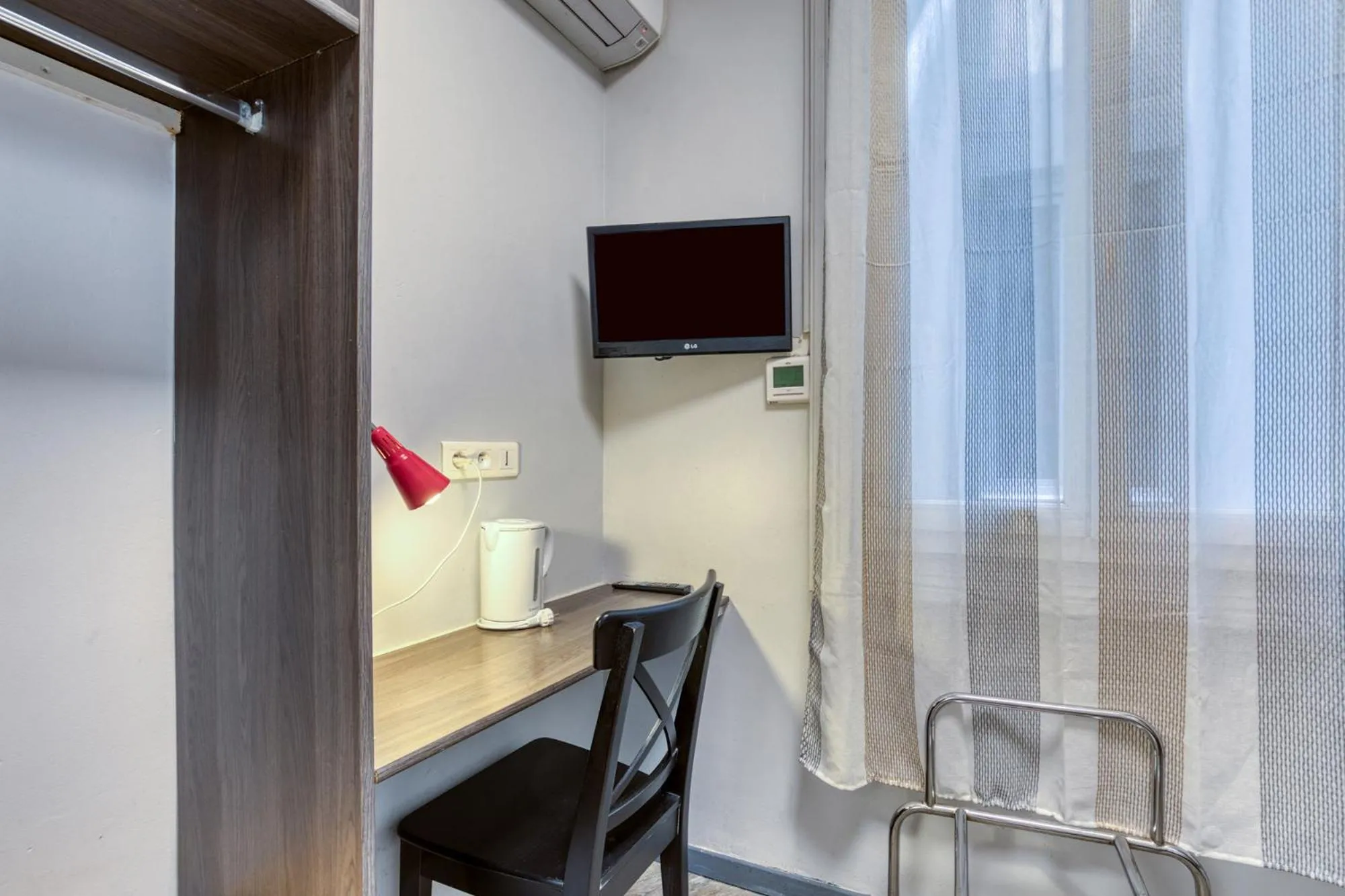 TV and multimedia in Hôtel Mistral Comédie Saint Roch