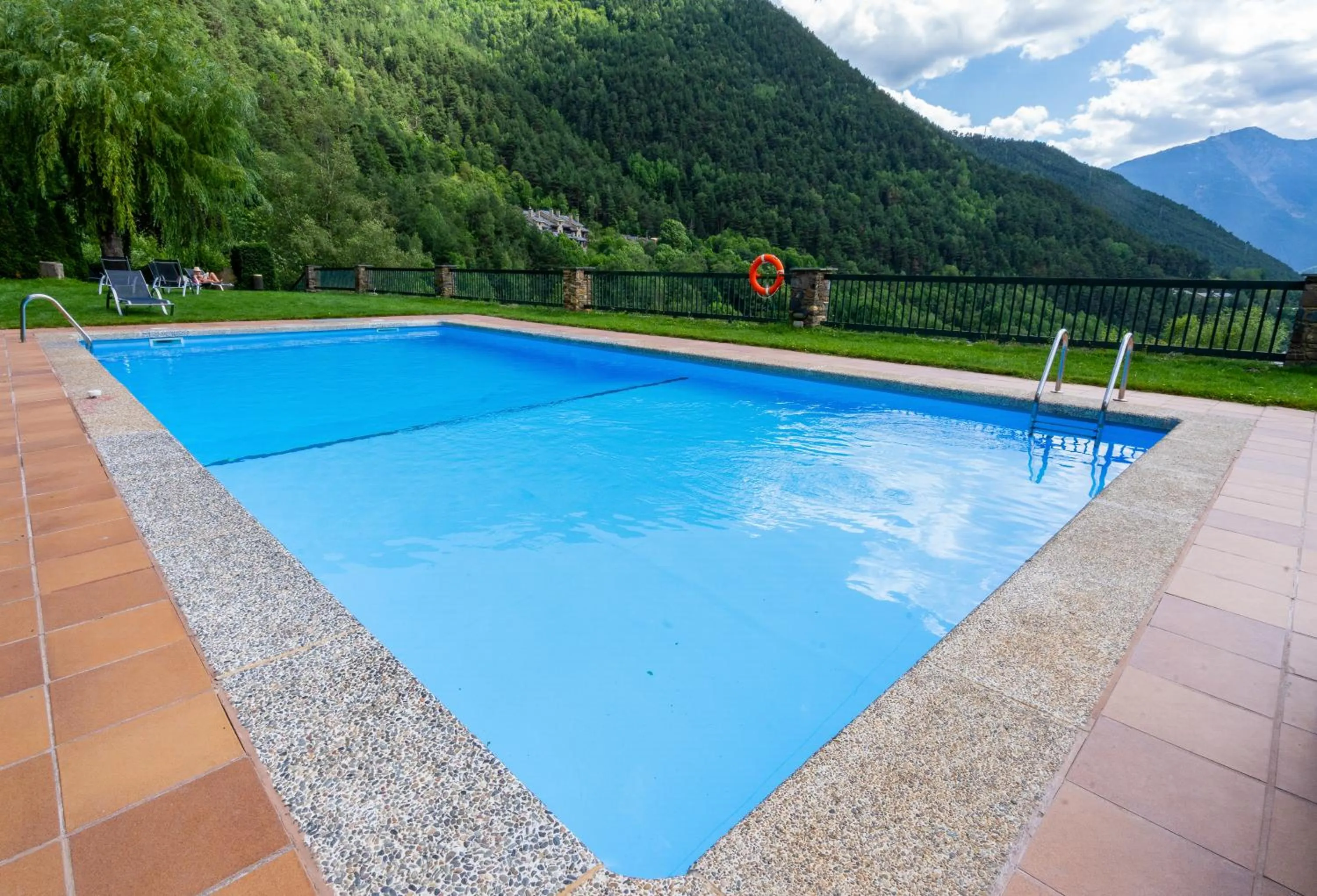 Swimming pool in Abba Ordino Babot Hotel