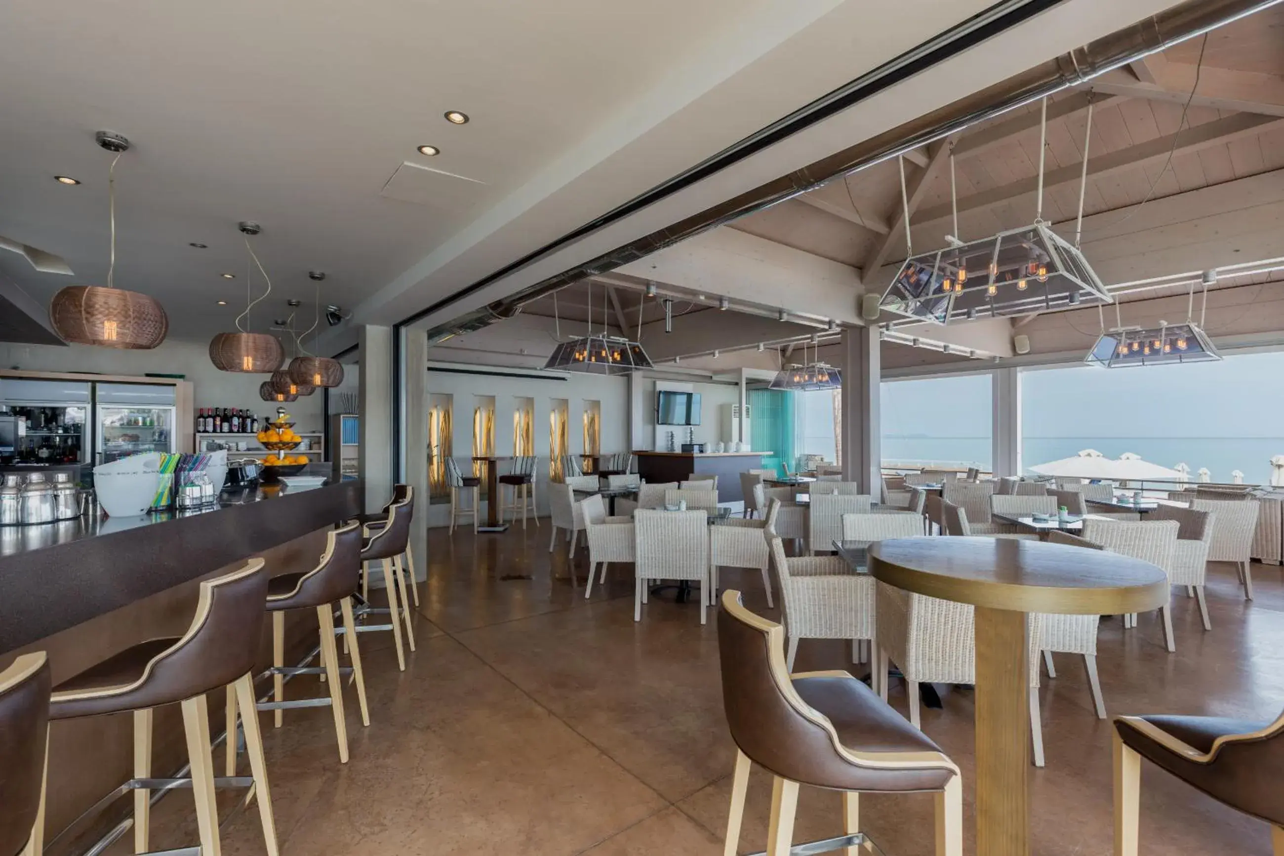 Restaurant/places to eat in Acharavi Beach Hotel Restaurant/places to eat in Acharavi Beach Hotel