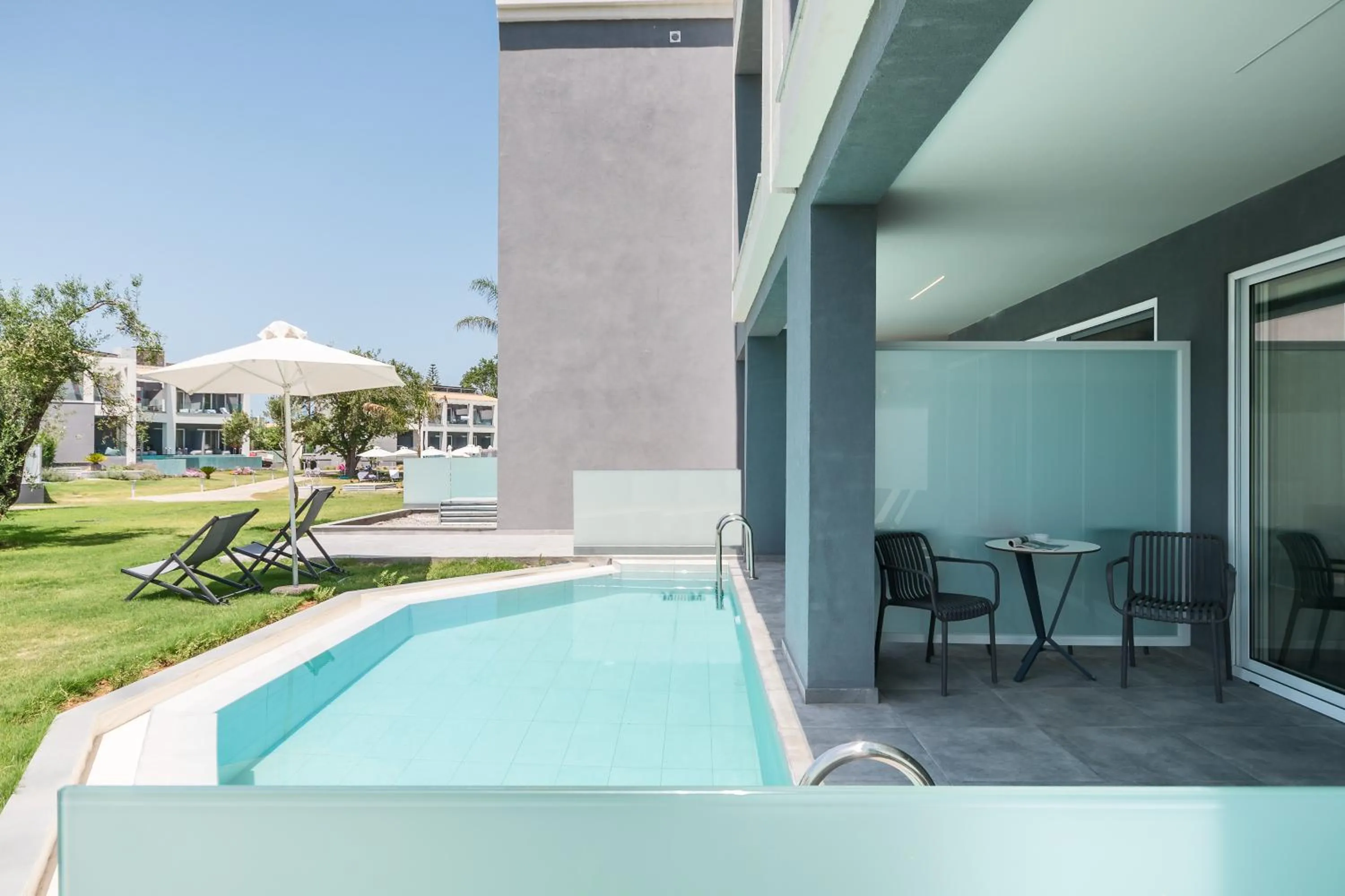 Swimming pool in Acharavi Beach Hotel