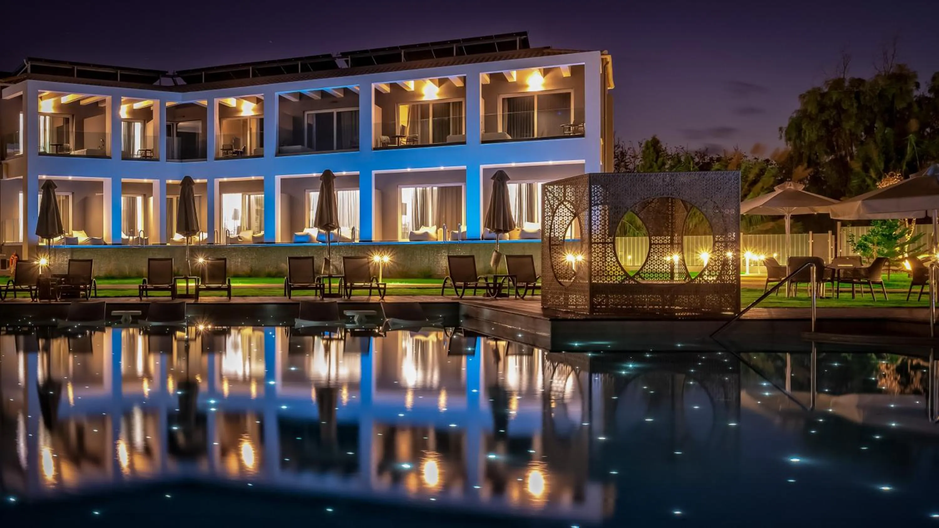 Swimming pool in Acharavi Beach Hotel