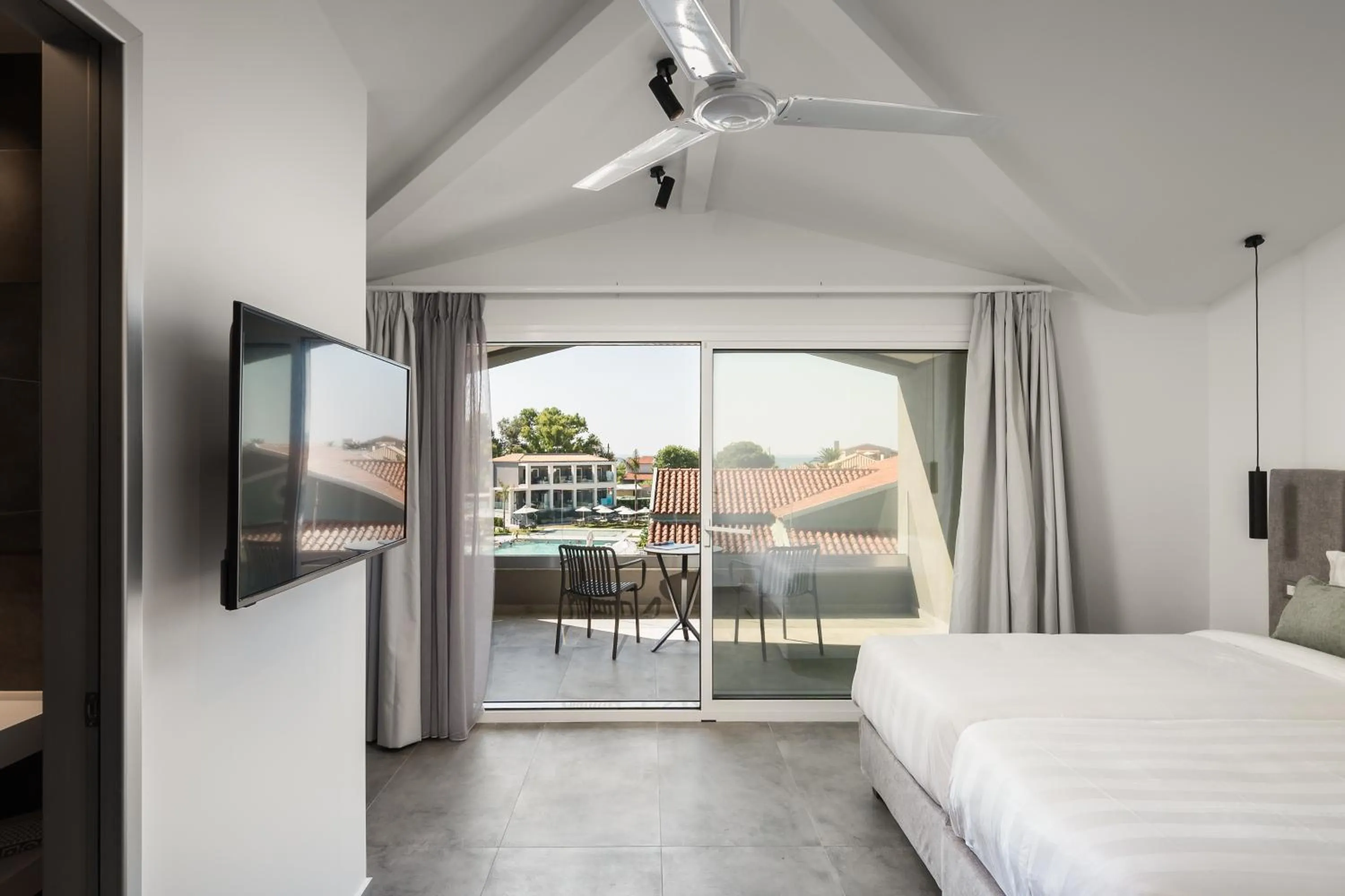 Balcony/Terrace, Bed in Acharavi Beach Hotel