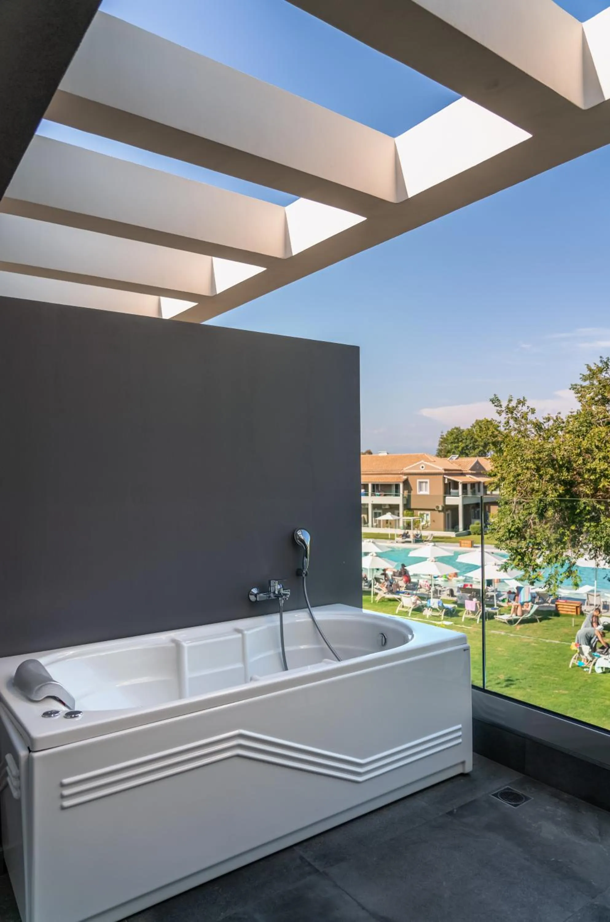 Bath in Acharavi Beach Hotel