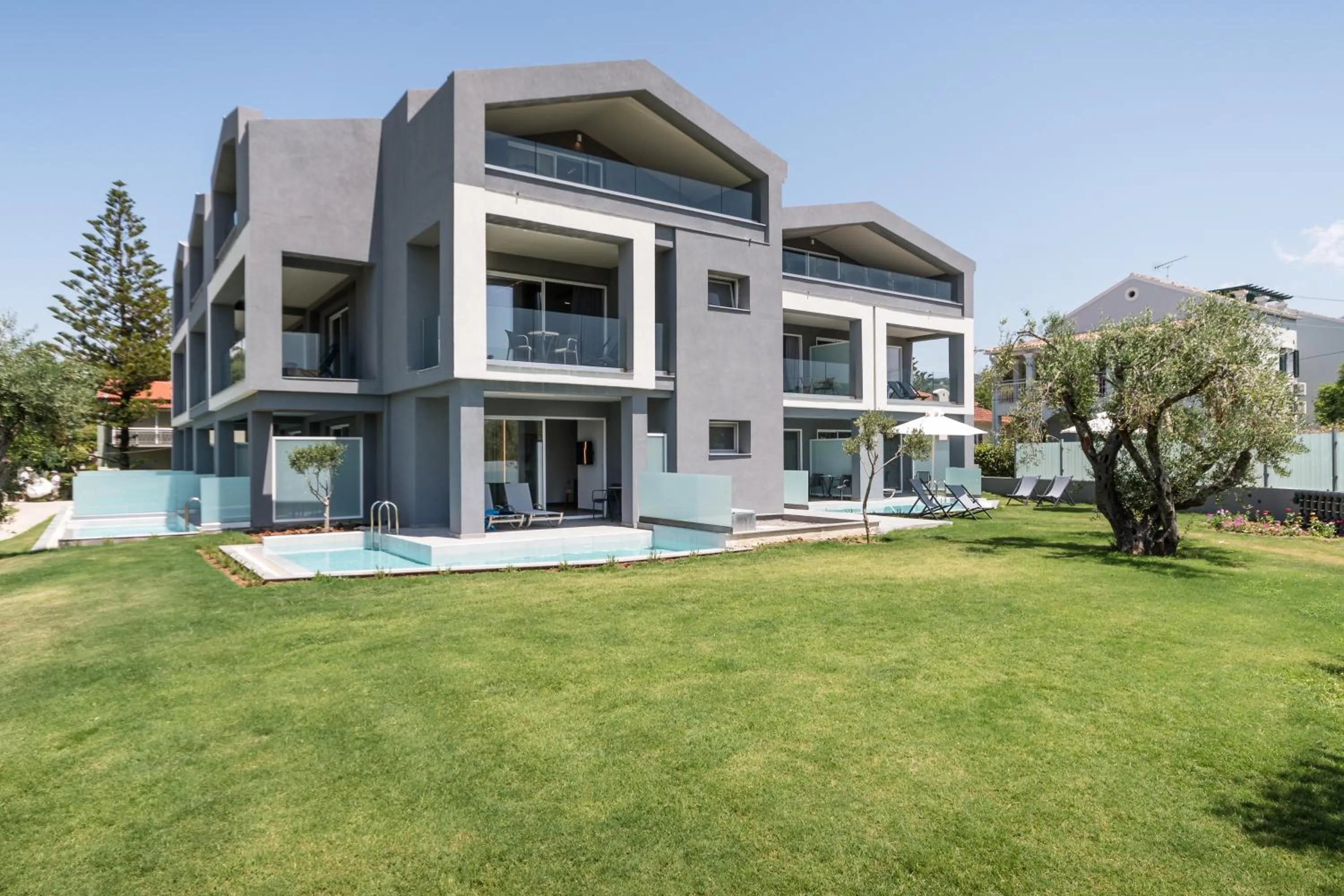 Swimming pool in Acharavi Beach Hotel