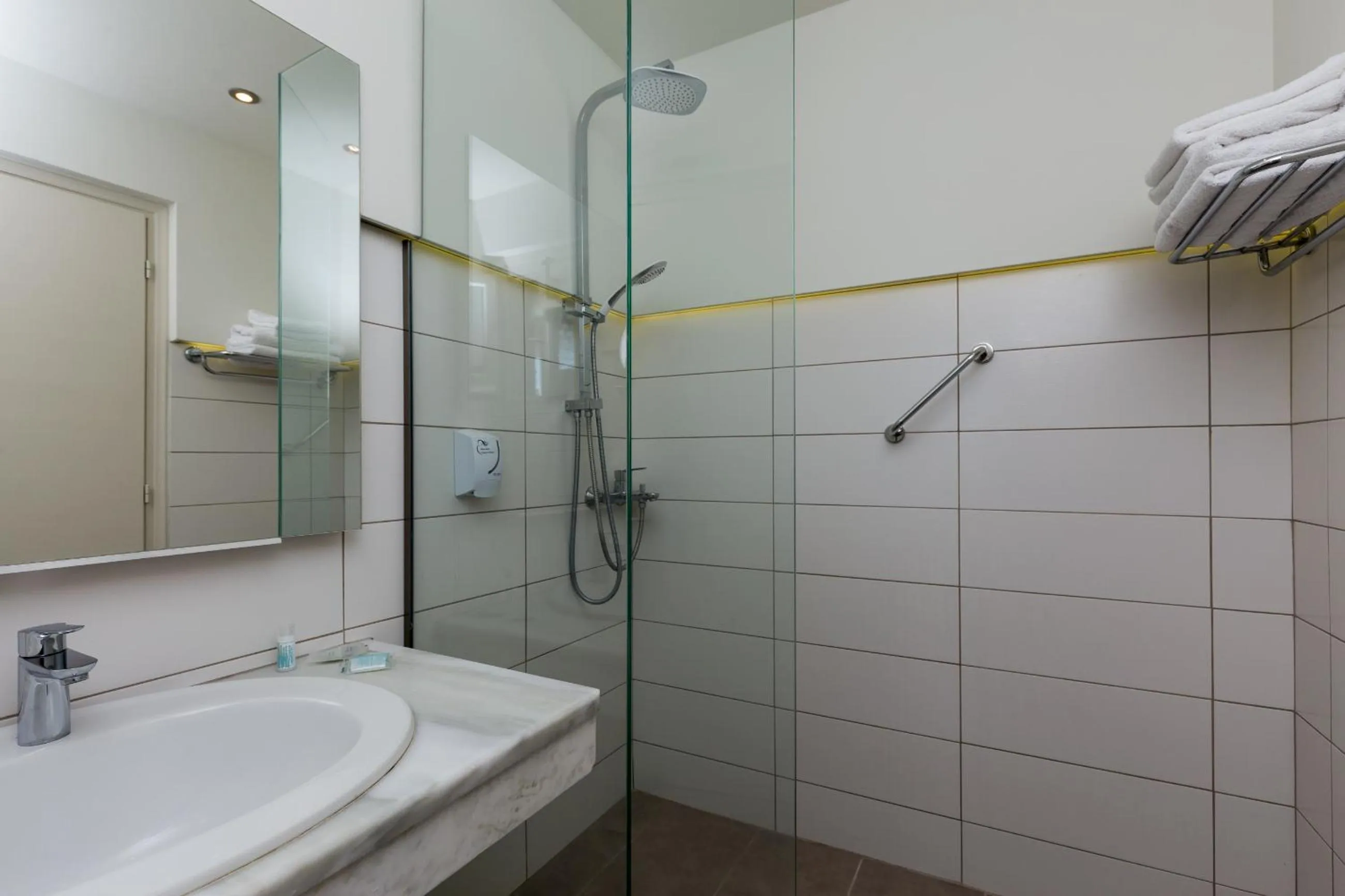 Shower in Acharavi Beach Hotel