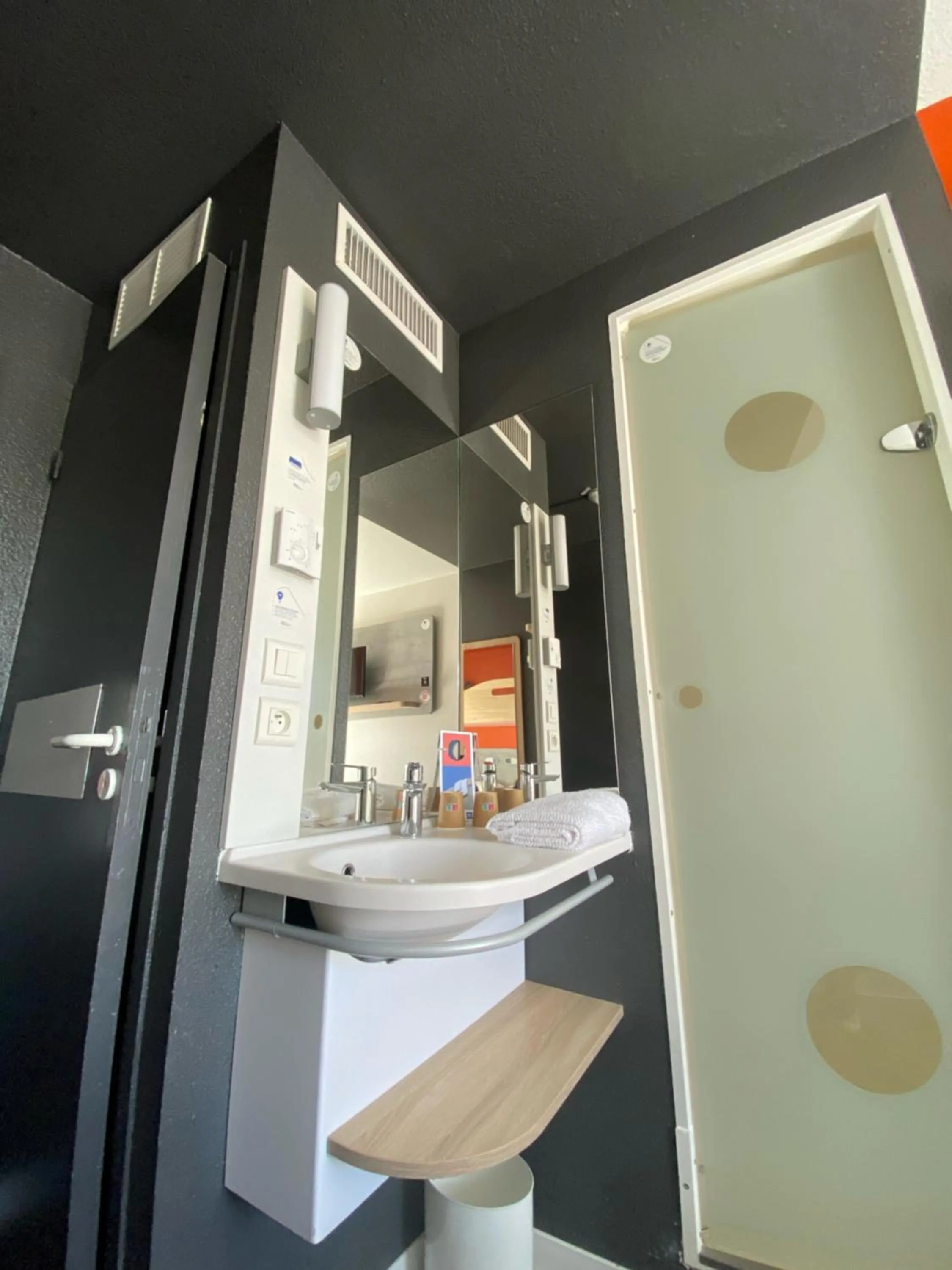 Bedroom in Ibis Budget Perpignan Sud