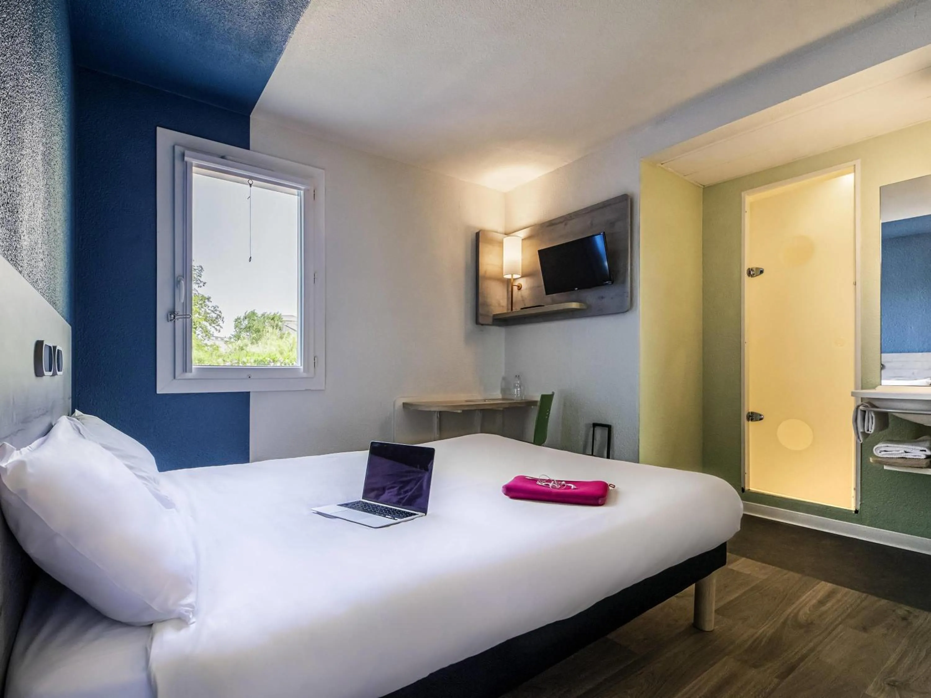 Bedroom, Bed in Ibis Budget Perpignan Sud