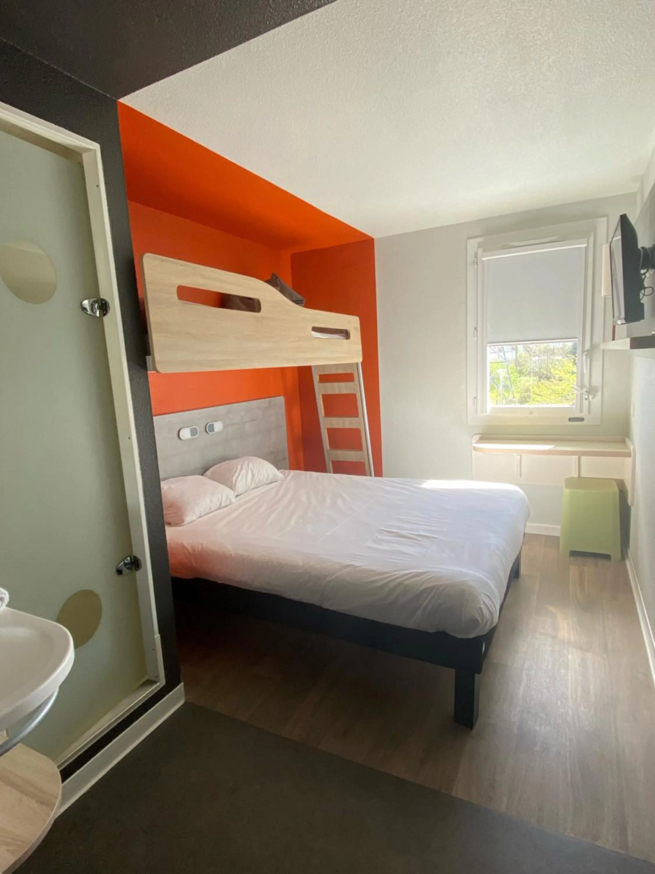 Bedroom, Bed in Ibis Budget Perpignan Sud