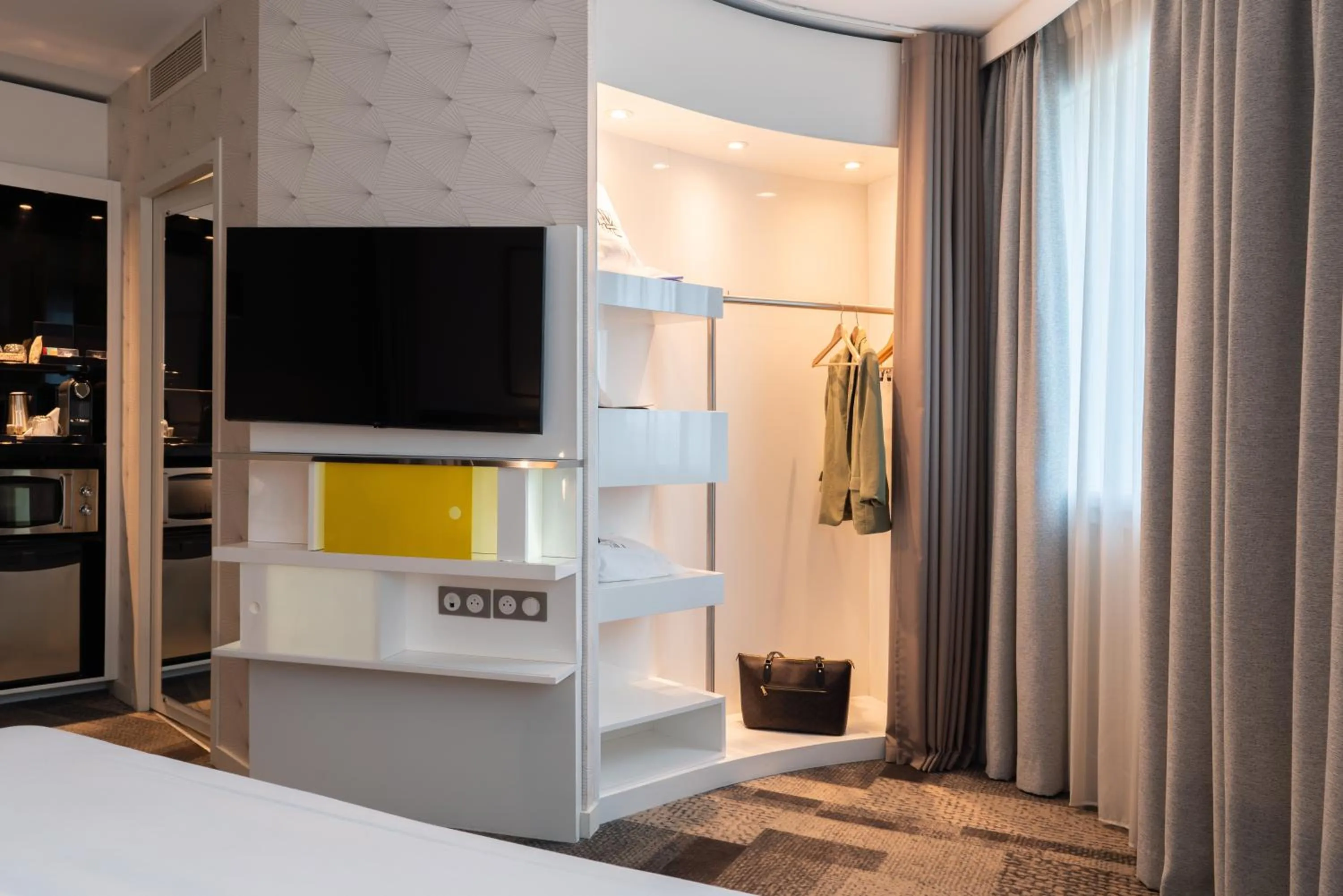 Bed in Novotel Suites Paris Expo Porte de Versailles