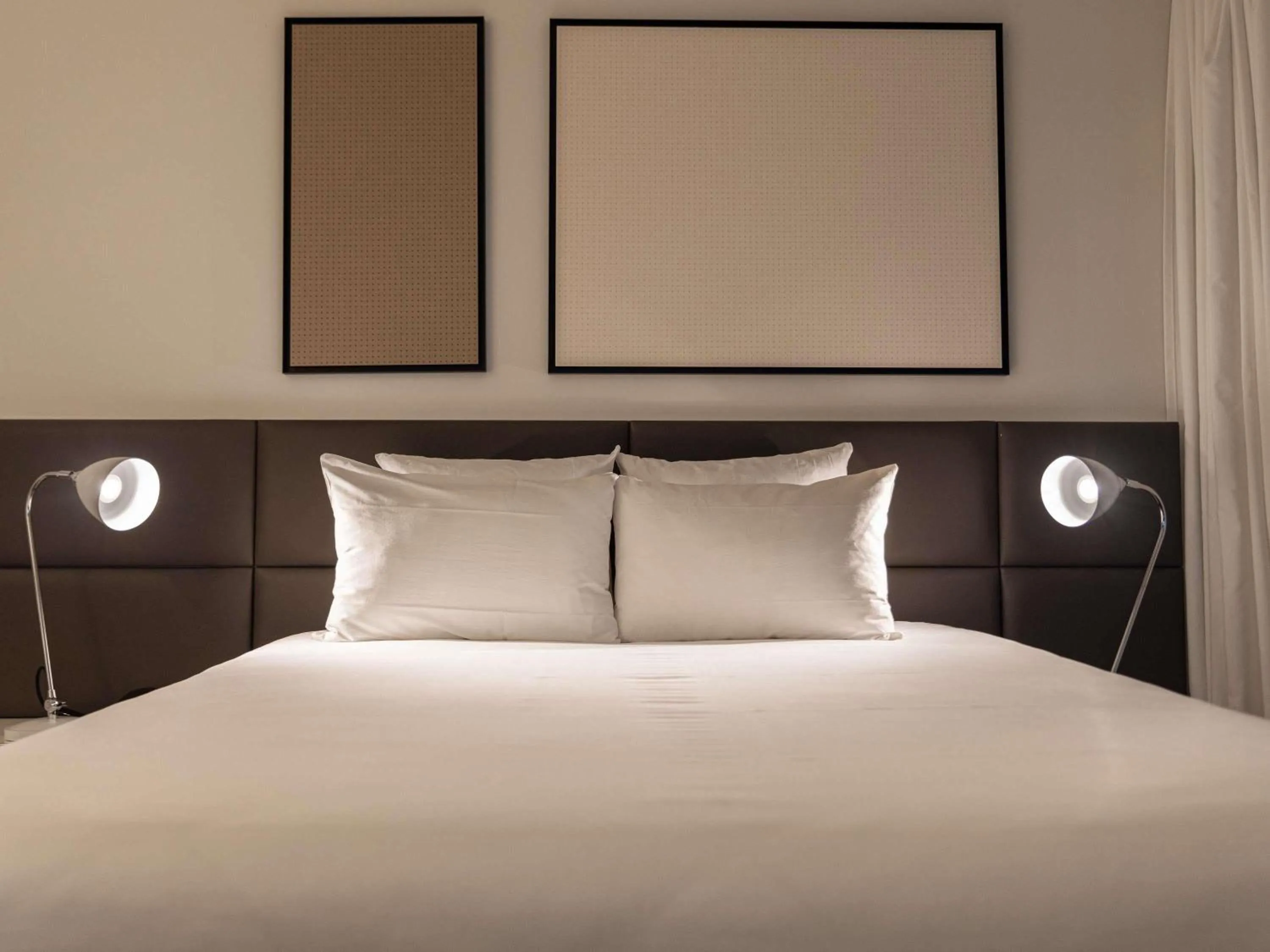 Bedroom, Bed in Novotel Suites Paris Expo Porte de Versailles