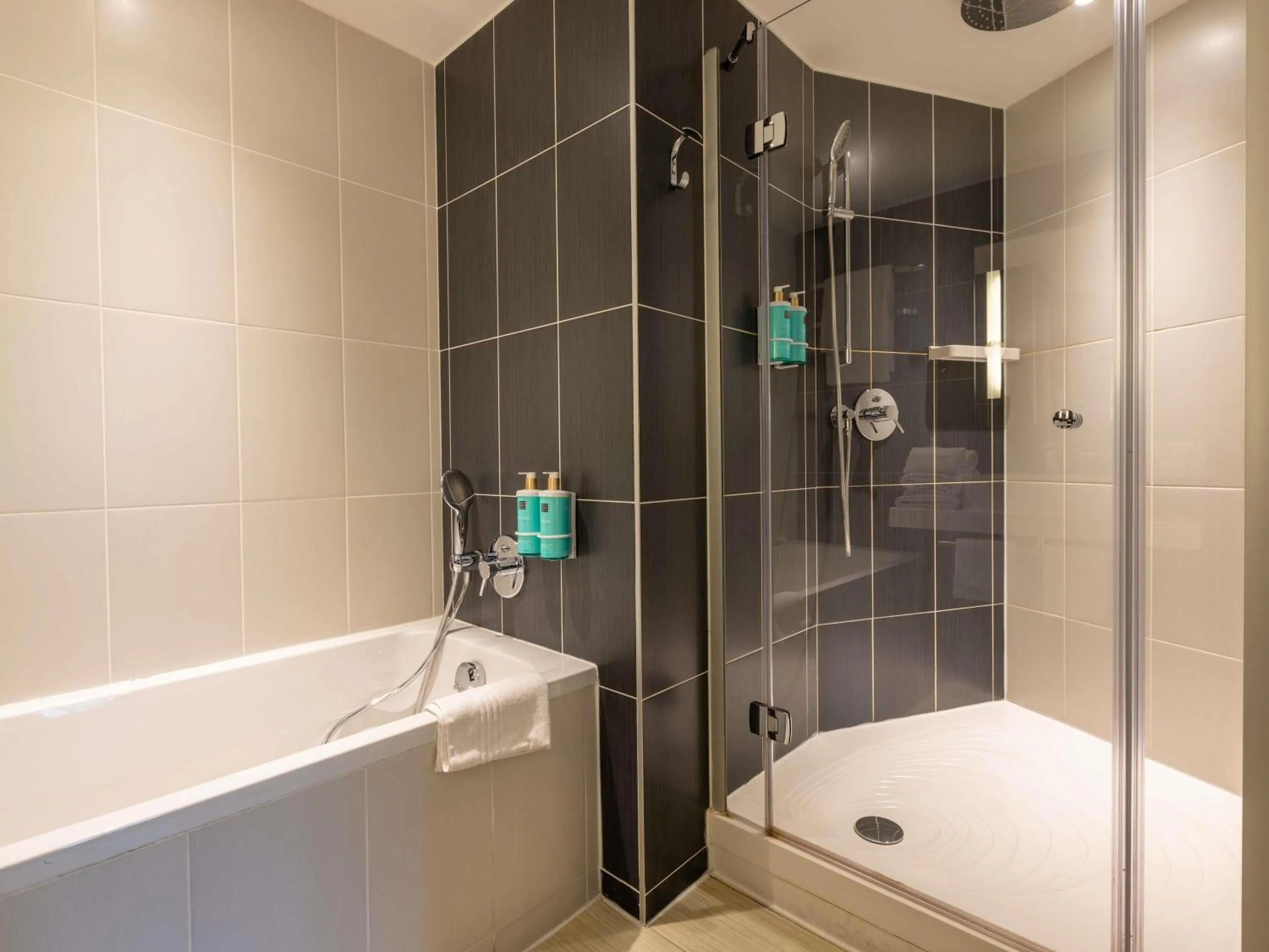 Bedroom in Novotel Suites Paris Expo Porte de Versailles