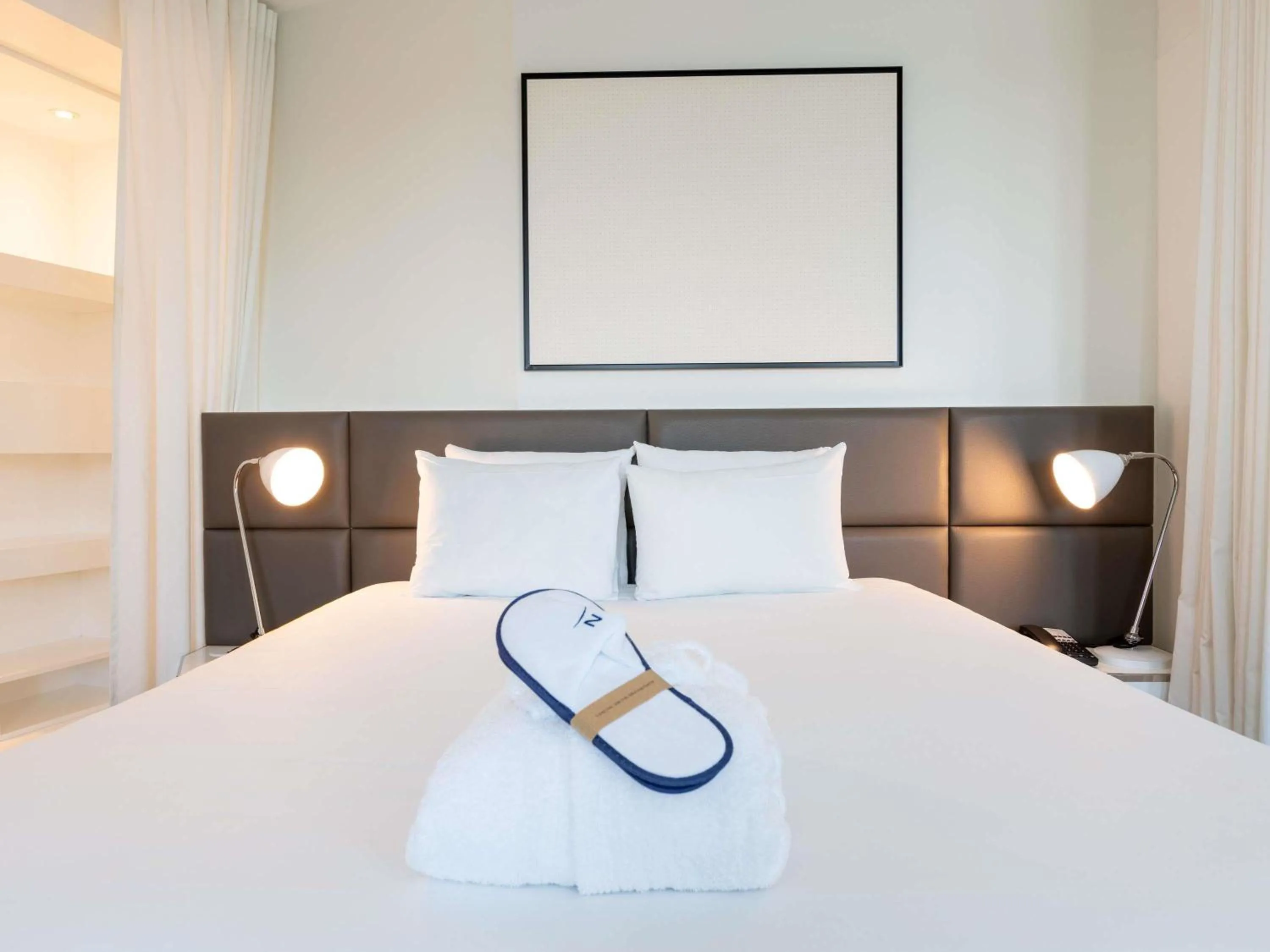 Bedroom, Bed in Novotel Suites Paris Expo Porte de Versailles