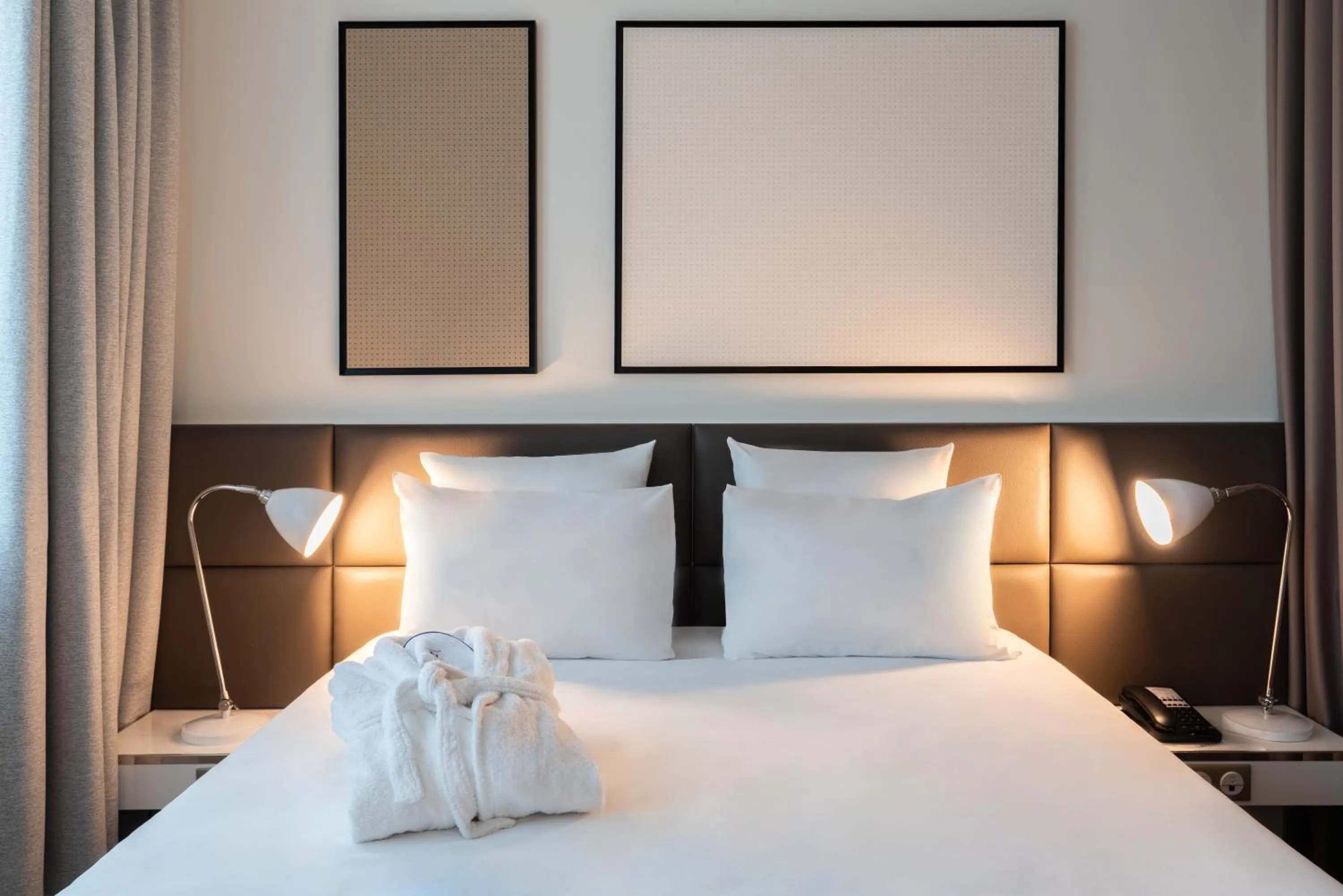 Bed in Novotel Suites Paris Expo Porte de Versailles