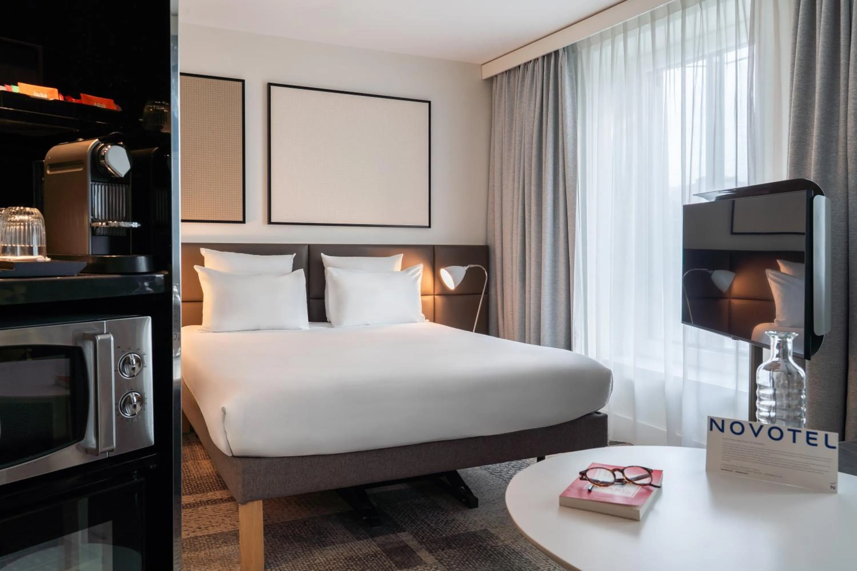 Bed in Novotel Suites Paris Expo Porte de Versailles