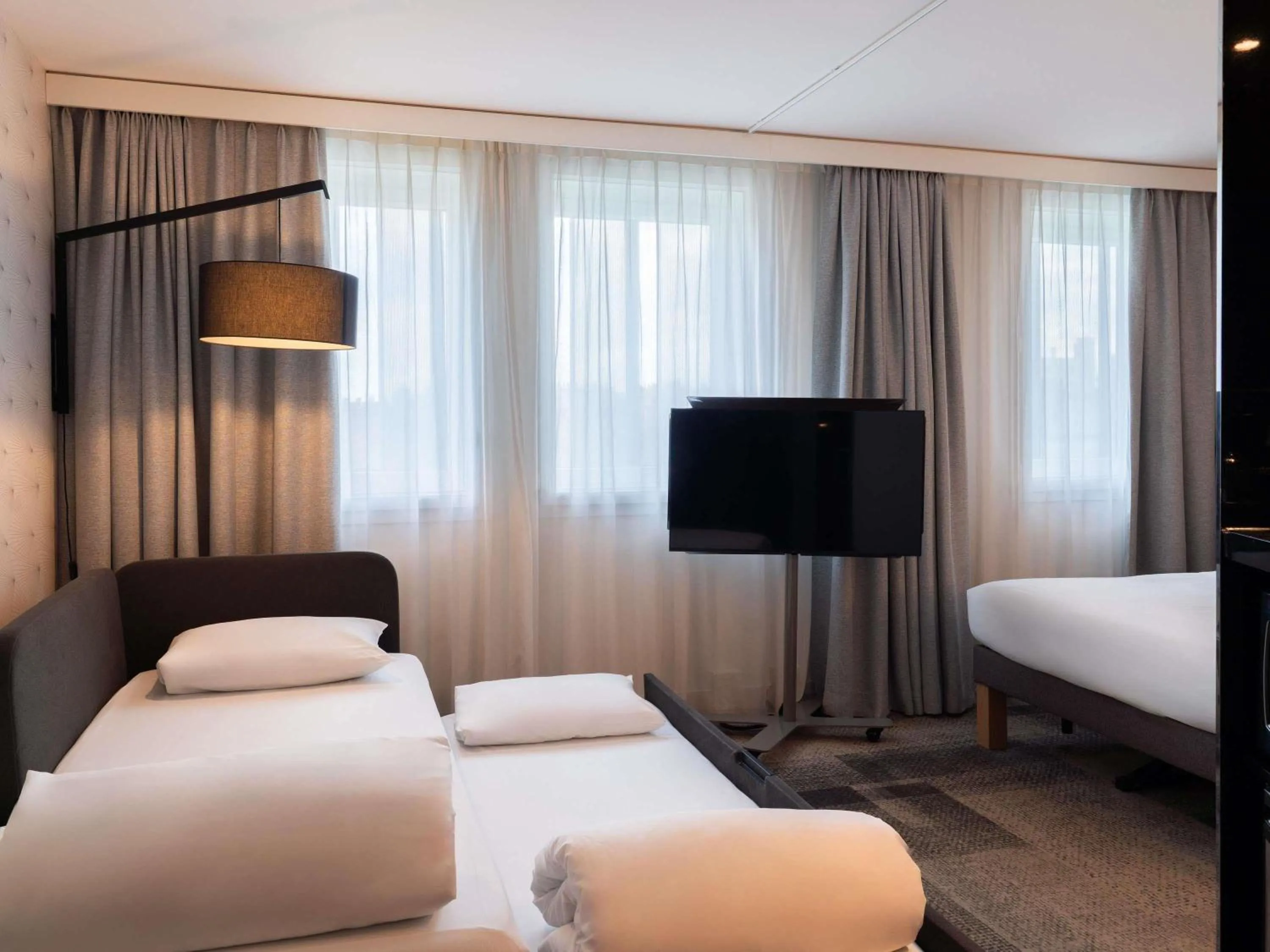 Bedroom, Bed in Novotel Suites Paris Expo Porte de Versailles