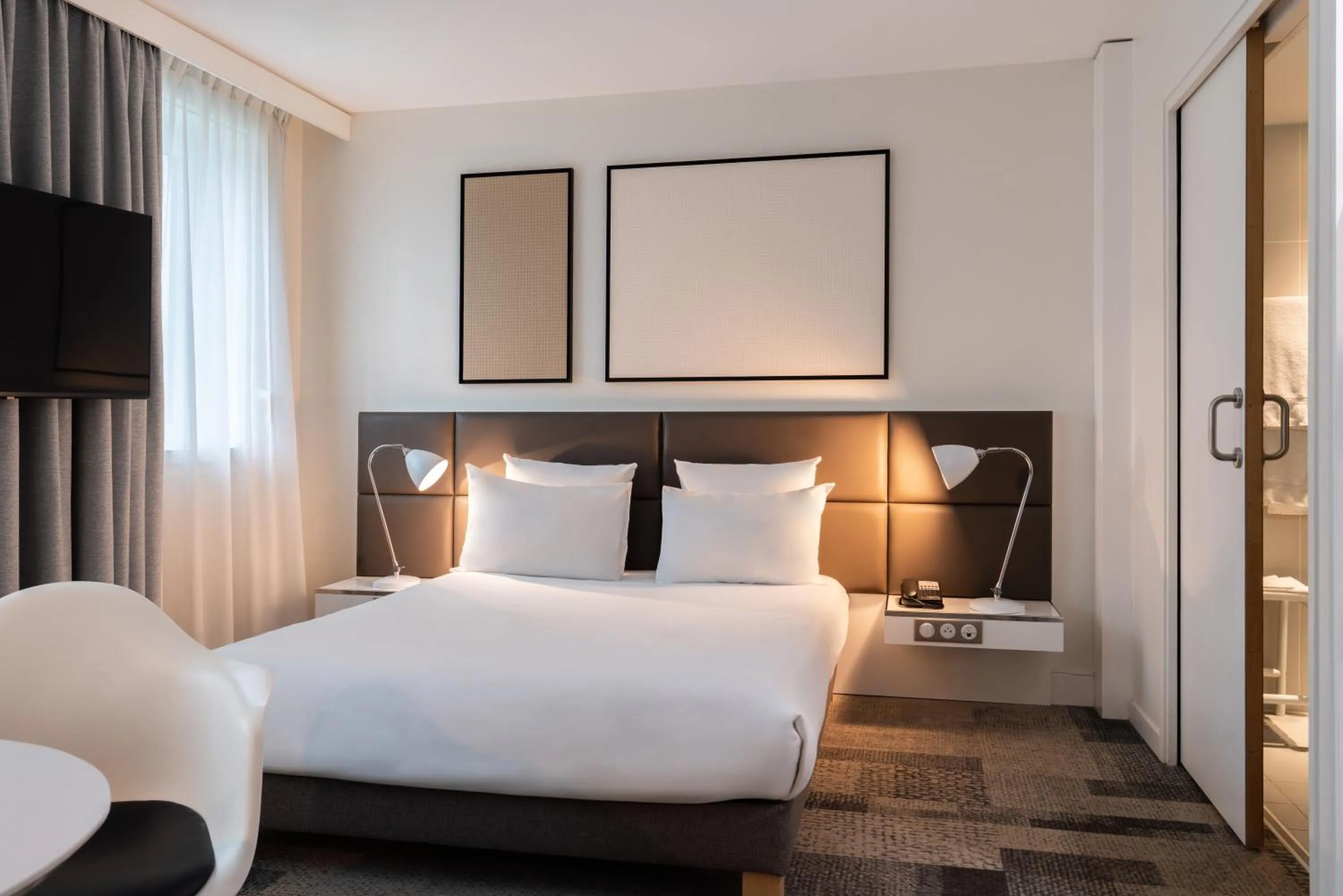 Bed in Novotel Suites Paris Expo Porte de Versailles