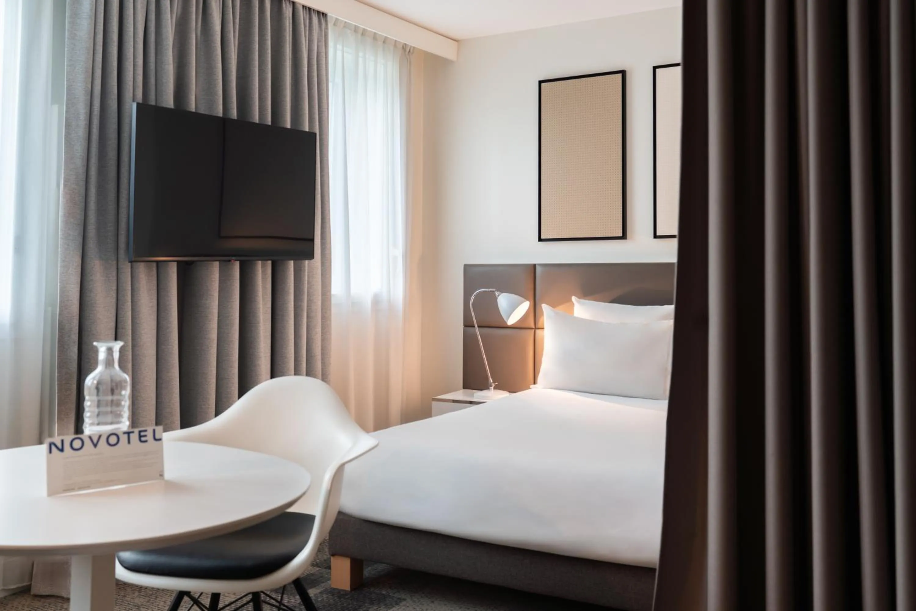 Bed in Novotel Suites Paris Expo Porte de Versailles