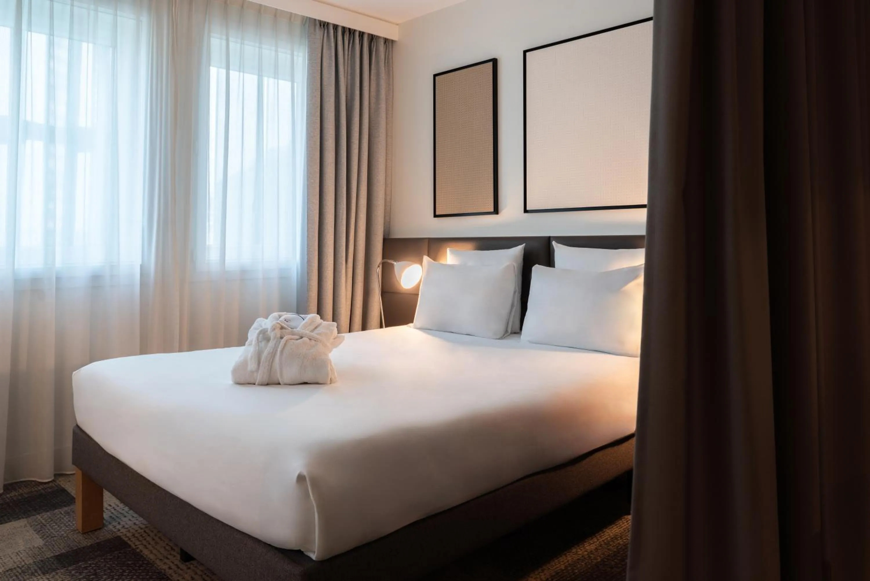 Bed in Novotel Suites Paris Expo Porte de Versailles