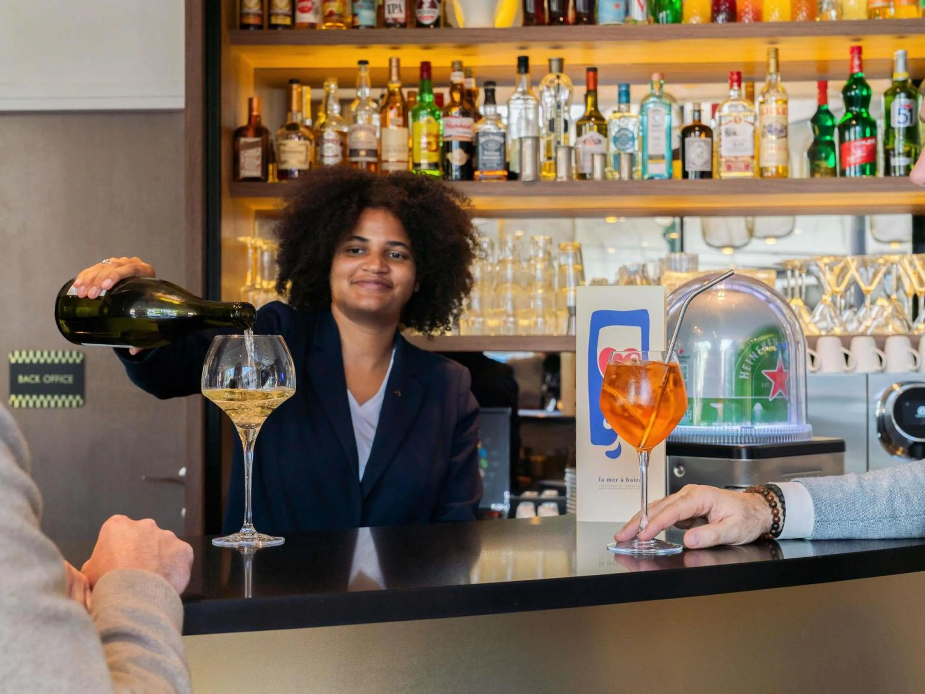 Lounge or bar in Novotel Suites Paris Expo Porte de Versailles