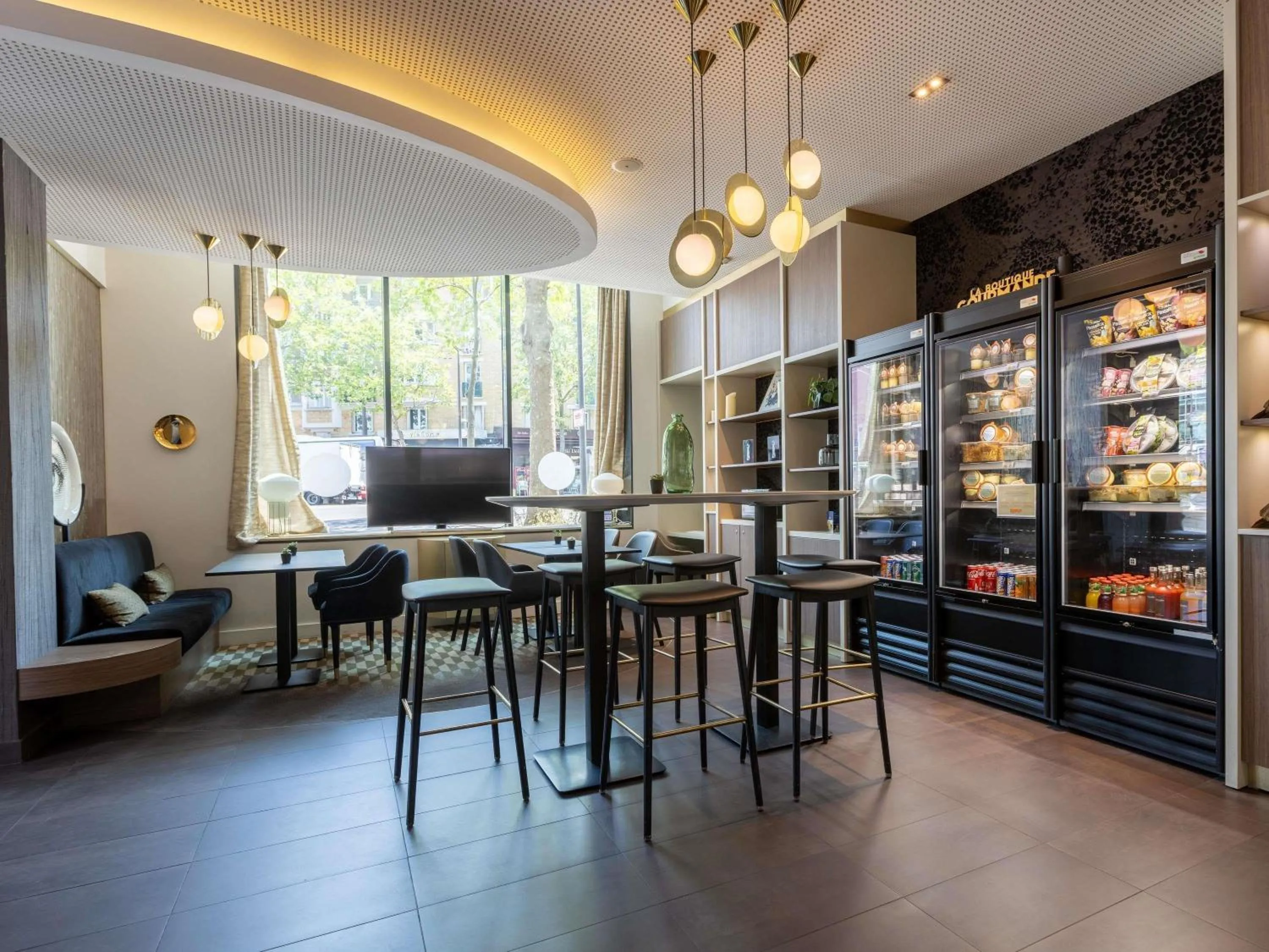 Lounge or bar in Novotel Suites Paris Expo Porte de Versailles