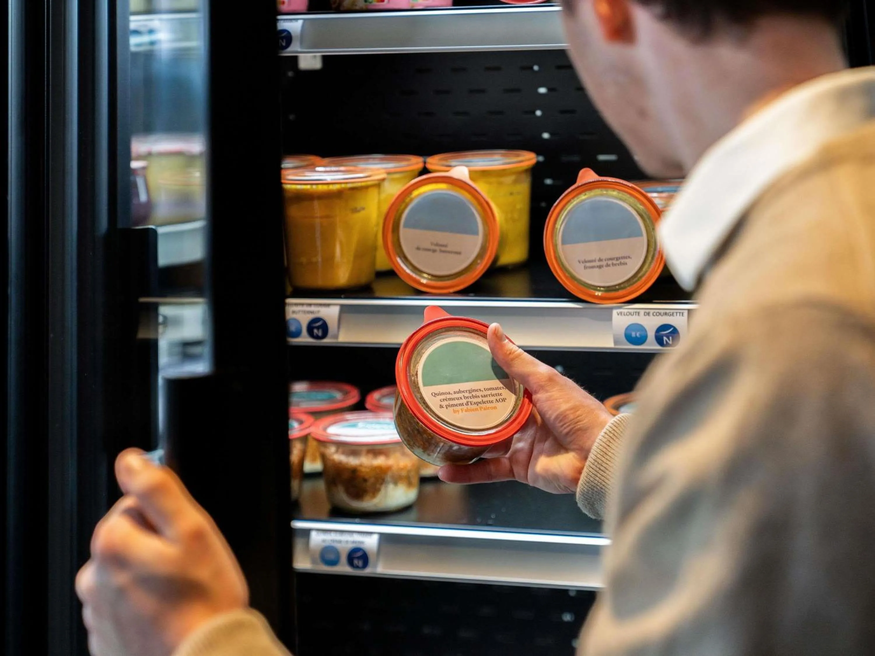 Lounge or bar in Novotel Suites Paris Expo Porte de Versailles