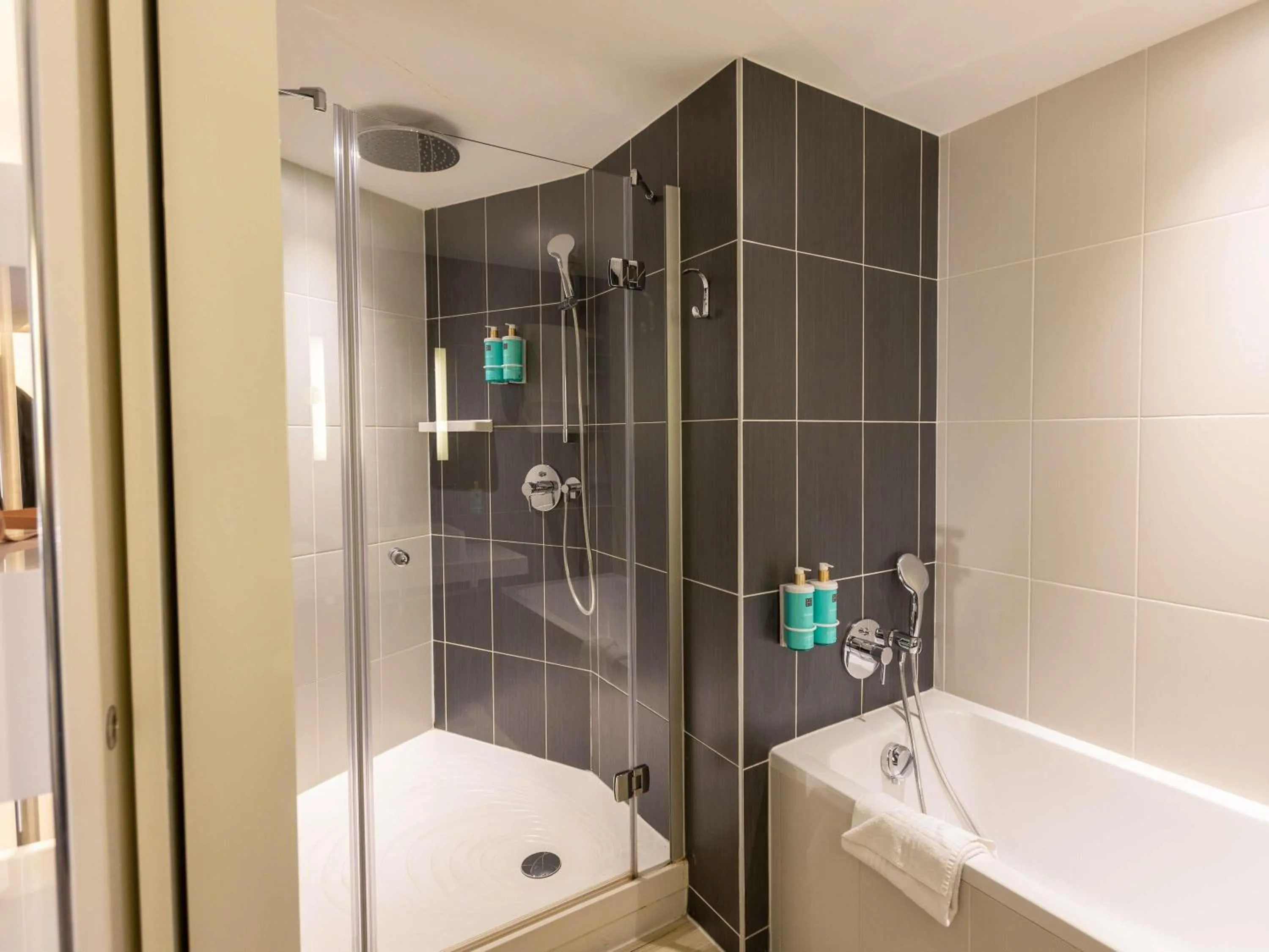 Bedroom in Novotel Suites Paris Expo Porte de Versailles