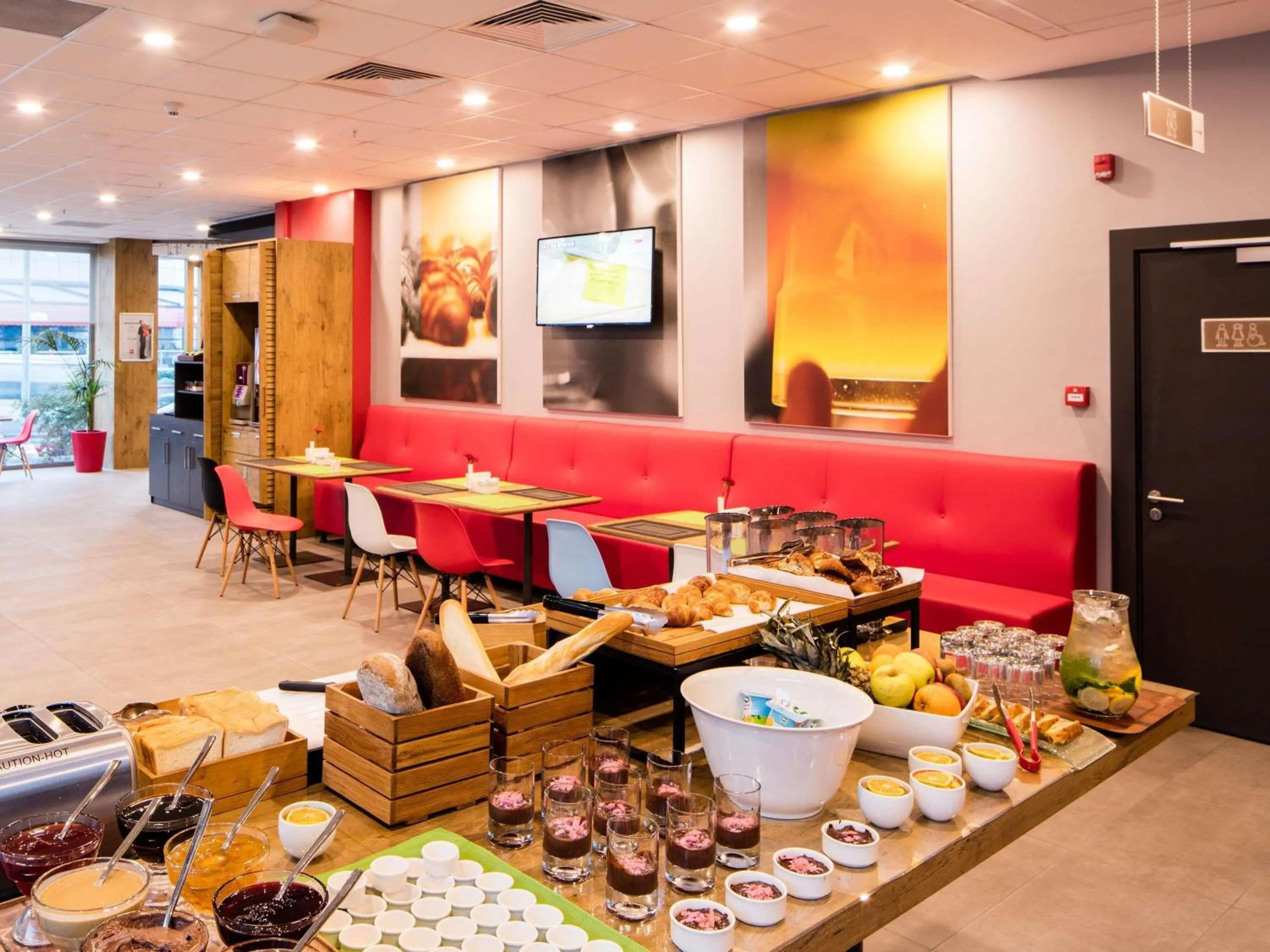 Restaurant/places to eat in Ibis Istanbul West