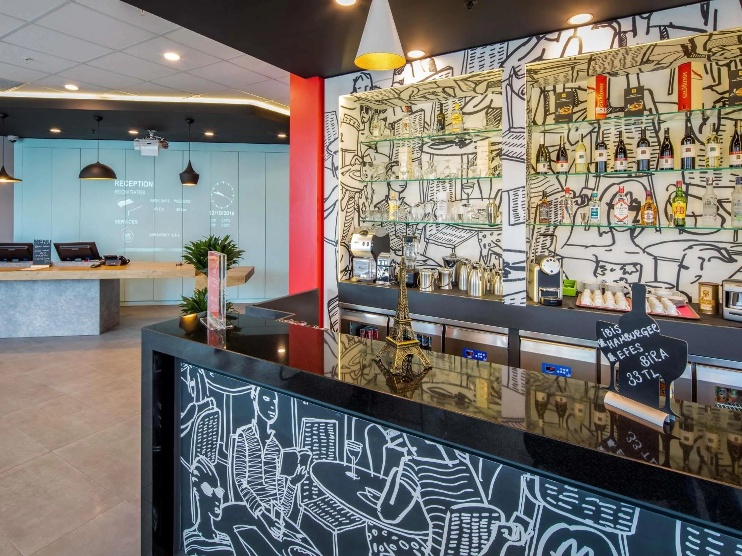 Lounge or bar in Ibis Istanbul West