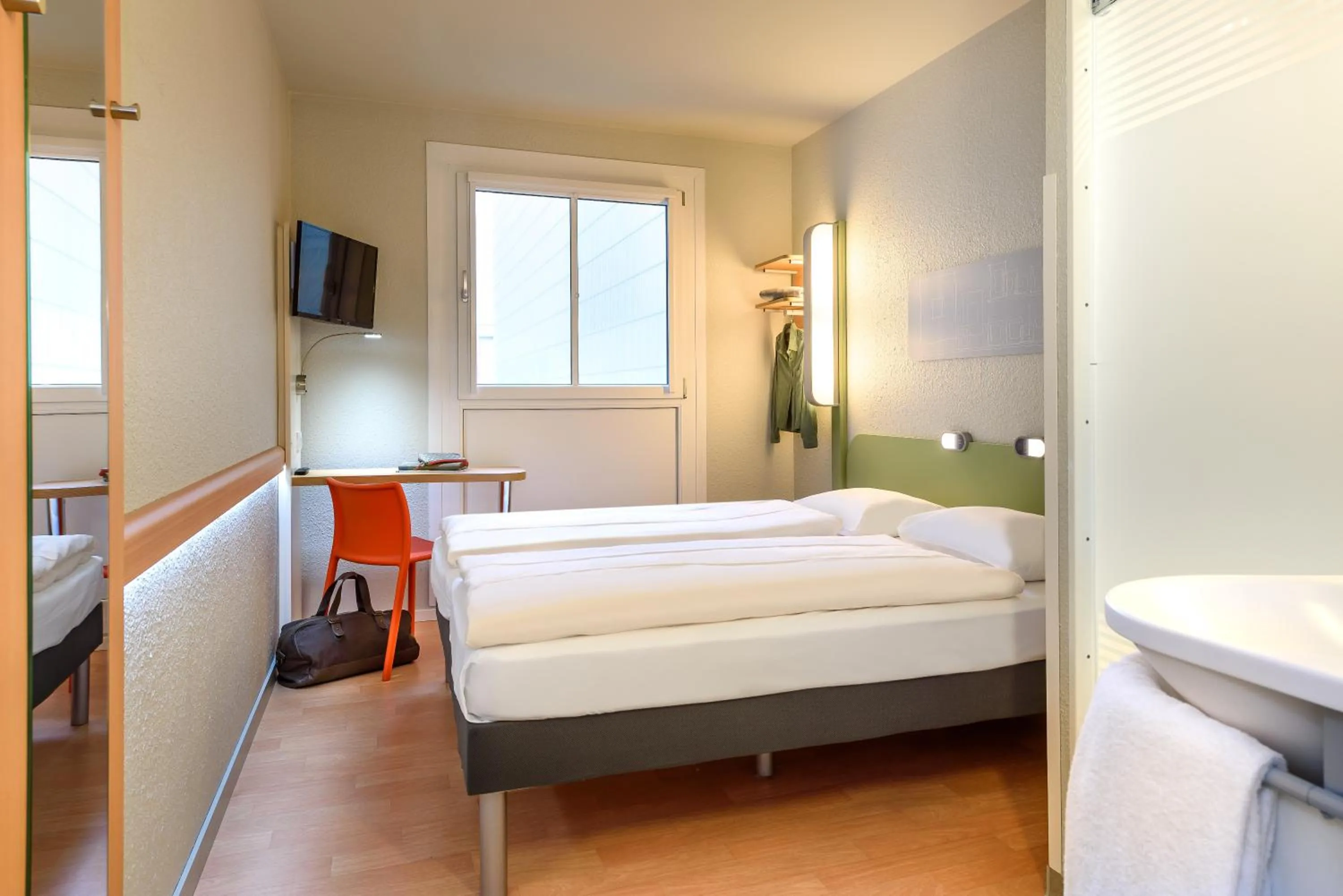 Photo of the whole room in Ibis Budget Leipzig City