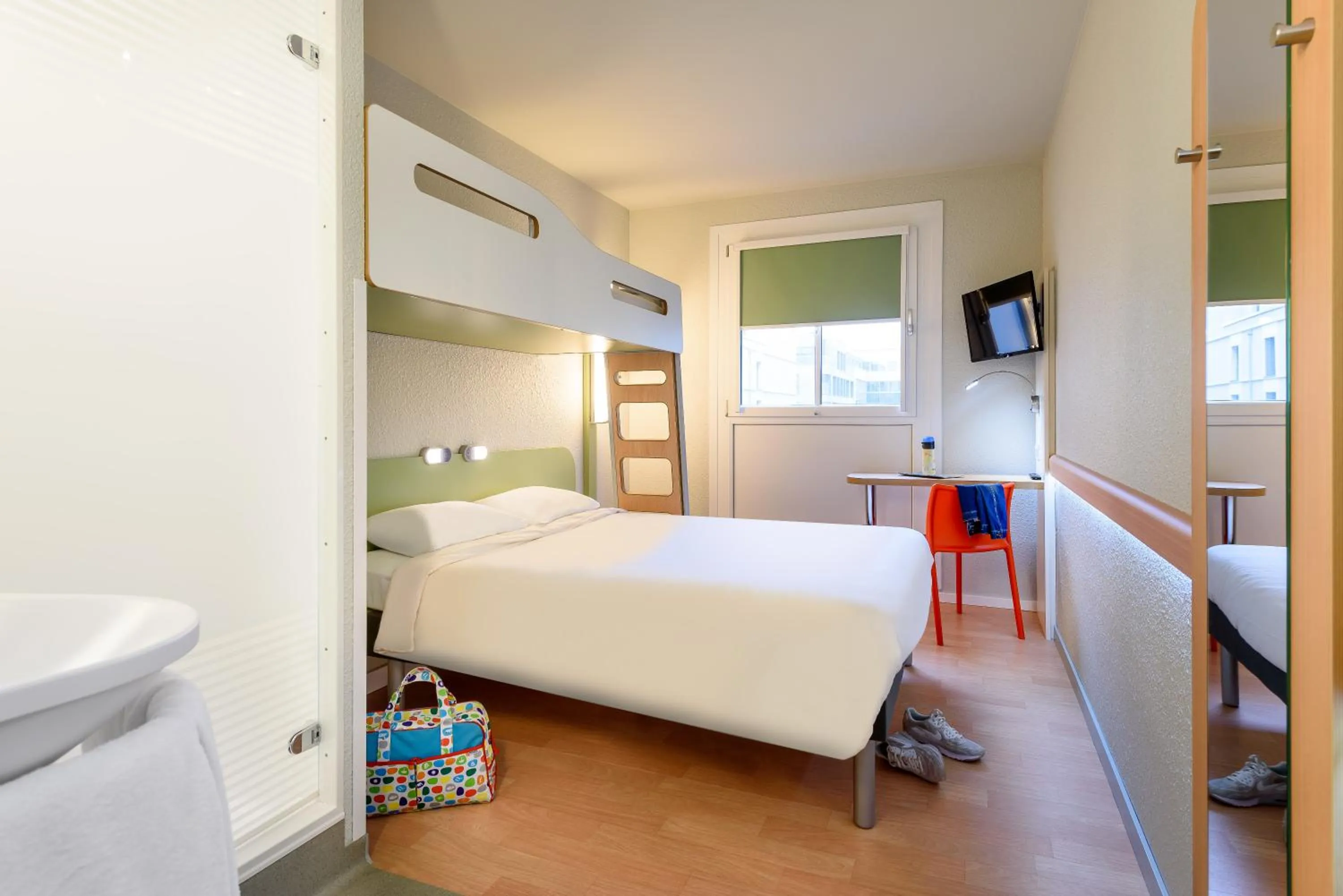 Photo of the whole room in Ibis Budget Leipzig City