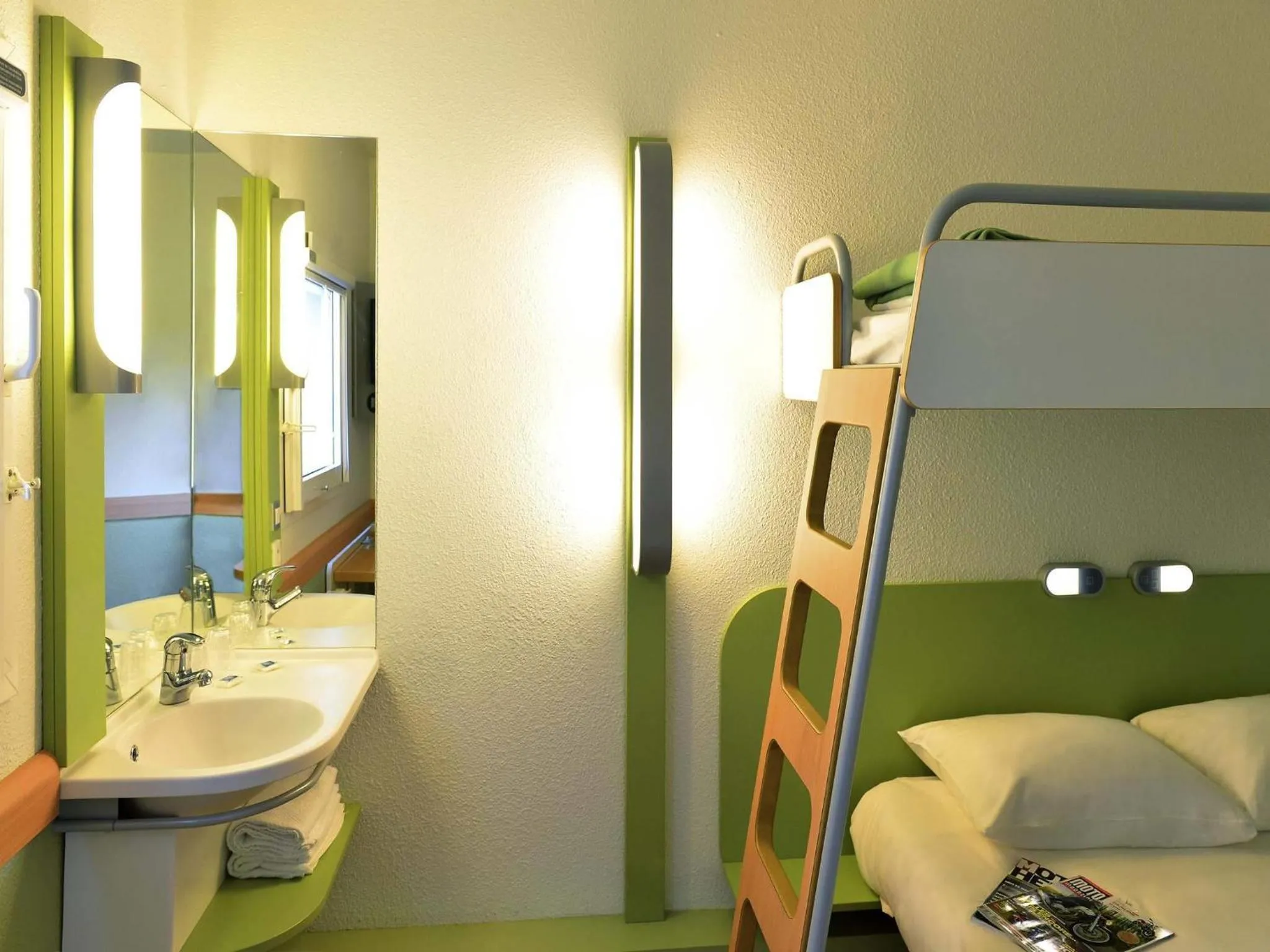Bedroom in Ibis Budget Sisteron