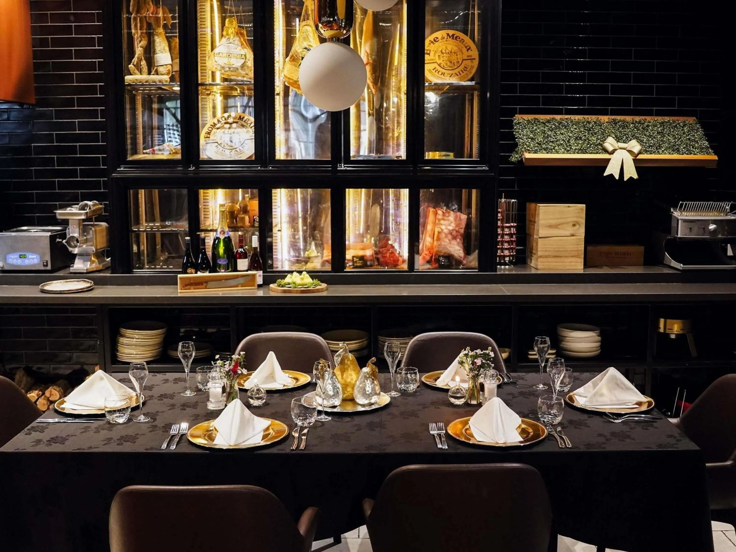 Restaurant/places to eat in Sofitel Wellington