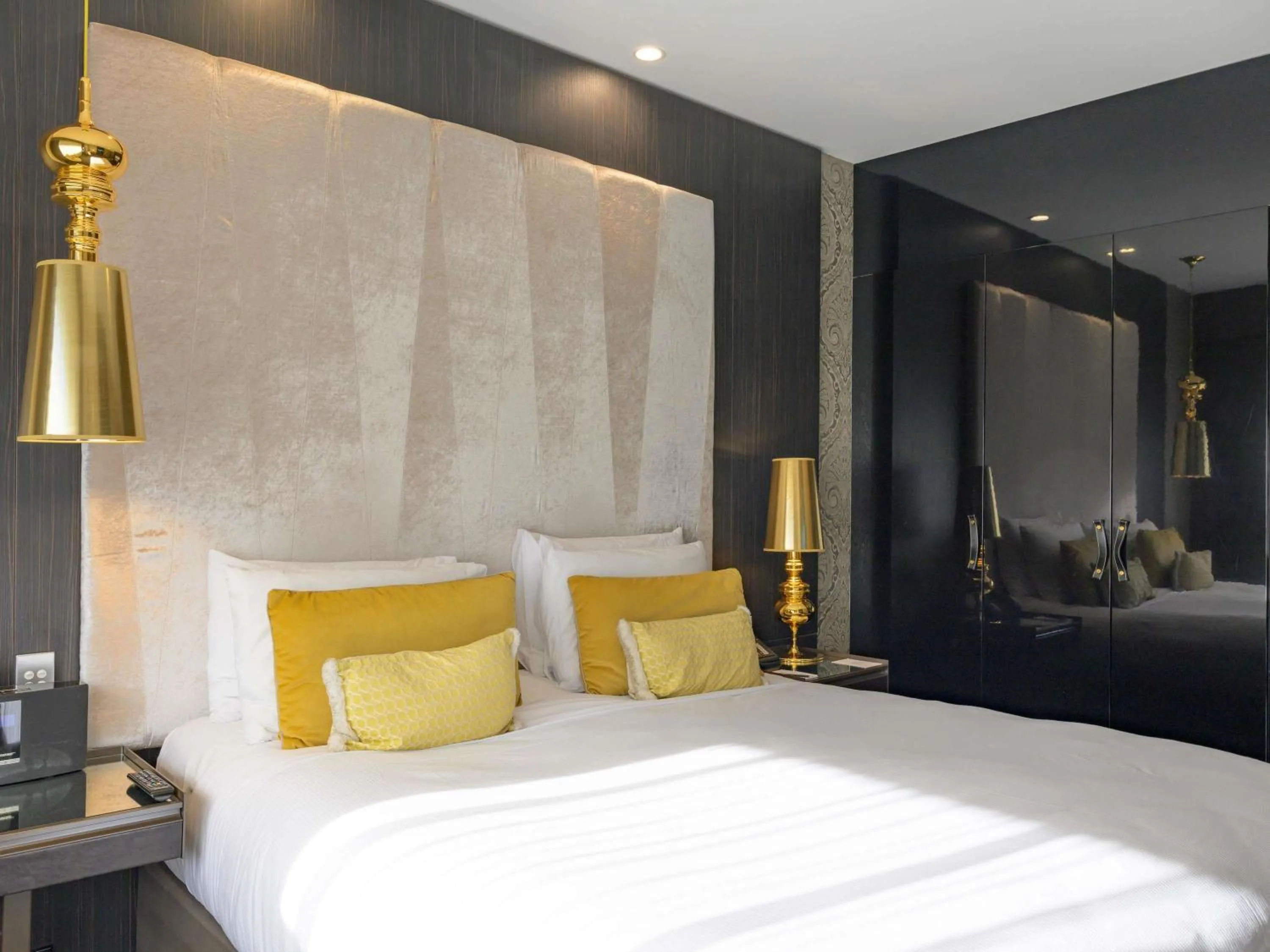 Bedroom, Bed in Sofitel Wellington