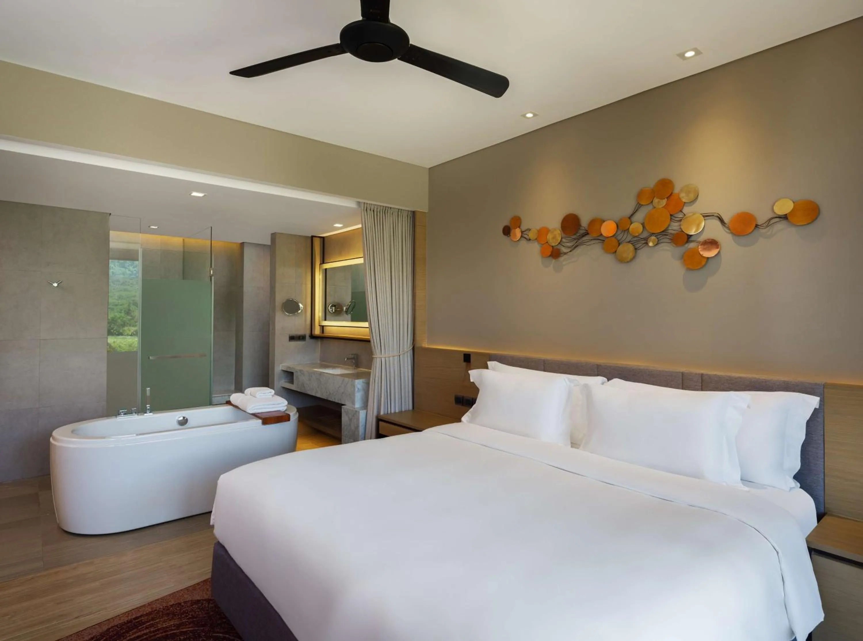 Bathroom, Bed in dusitD2 Khao Yai