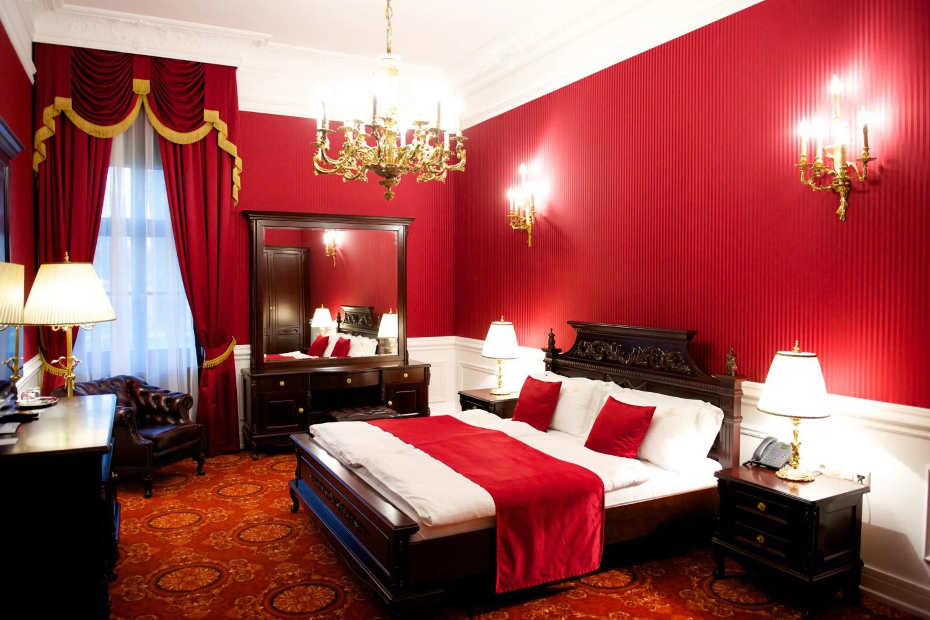 Photo of the whole room, Bed in Forgách Kastély