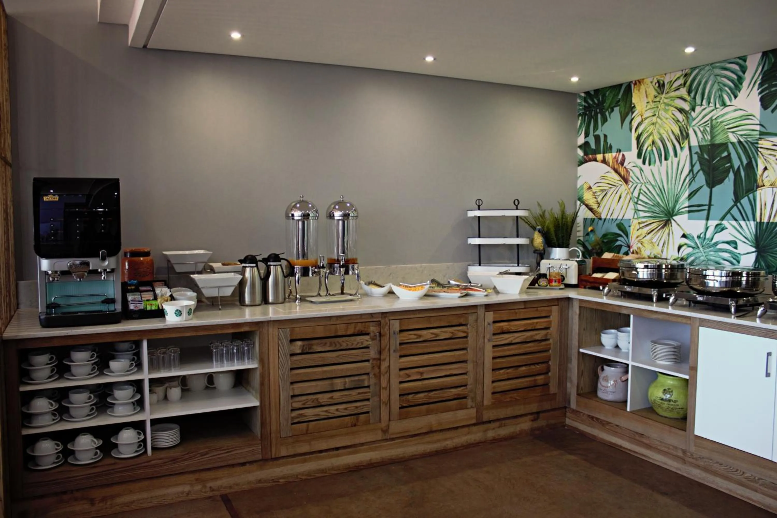 Restaurant/places to eat in aha Kathu Hotel