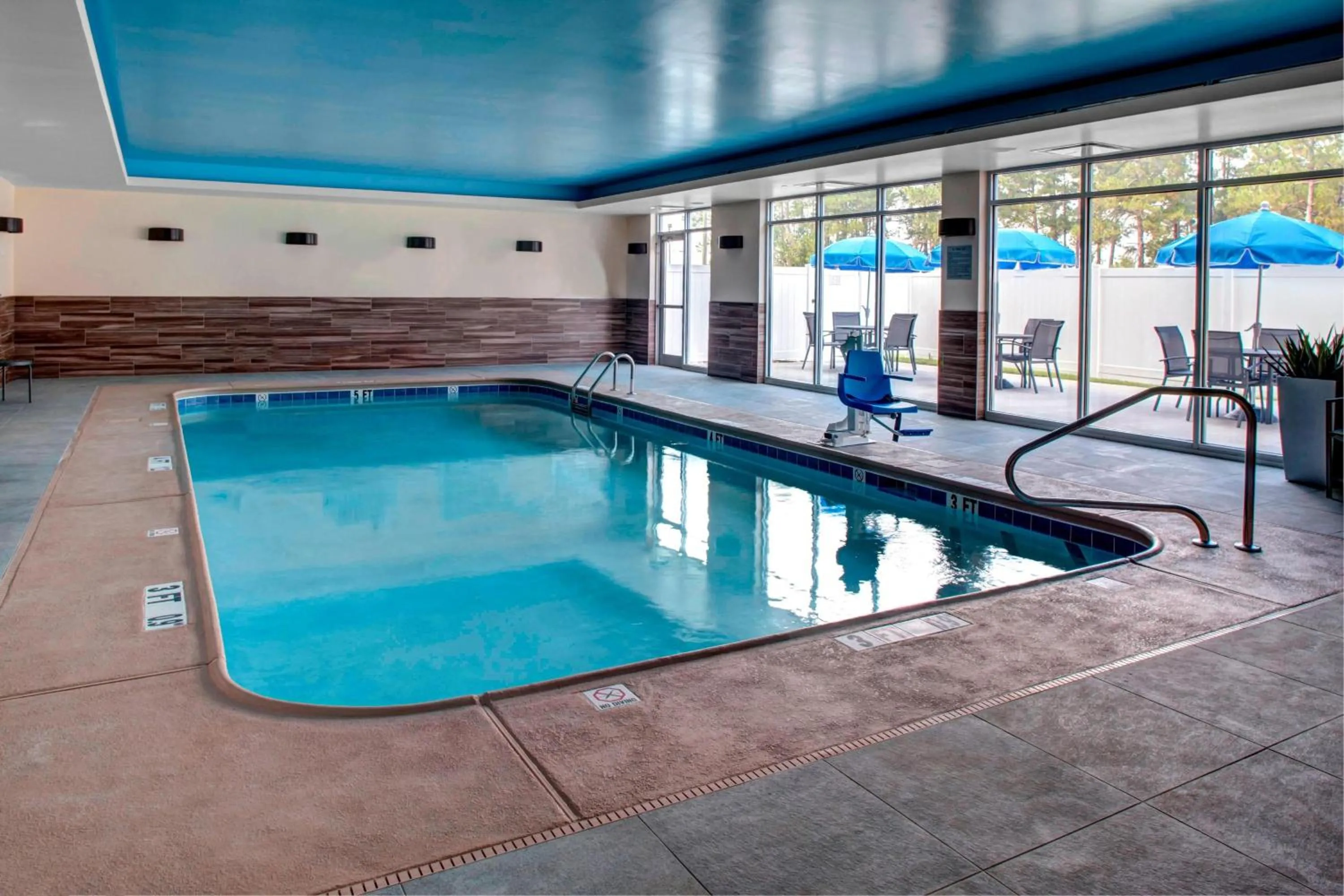 Swimming pool in Fairfield Inn & Suites by Marriott Douglas