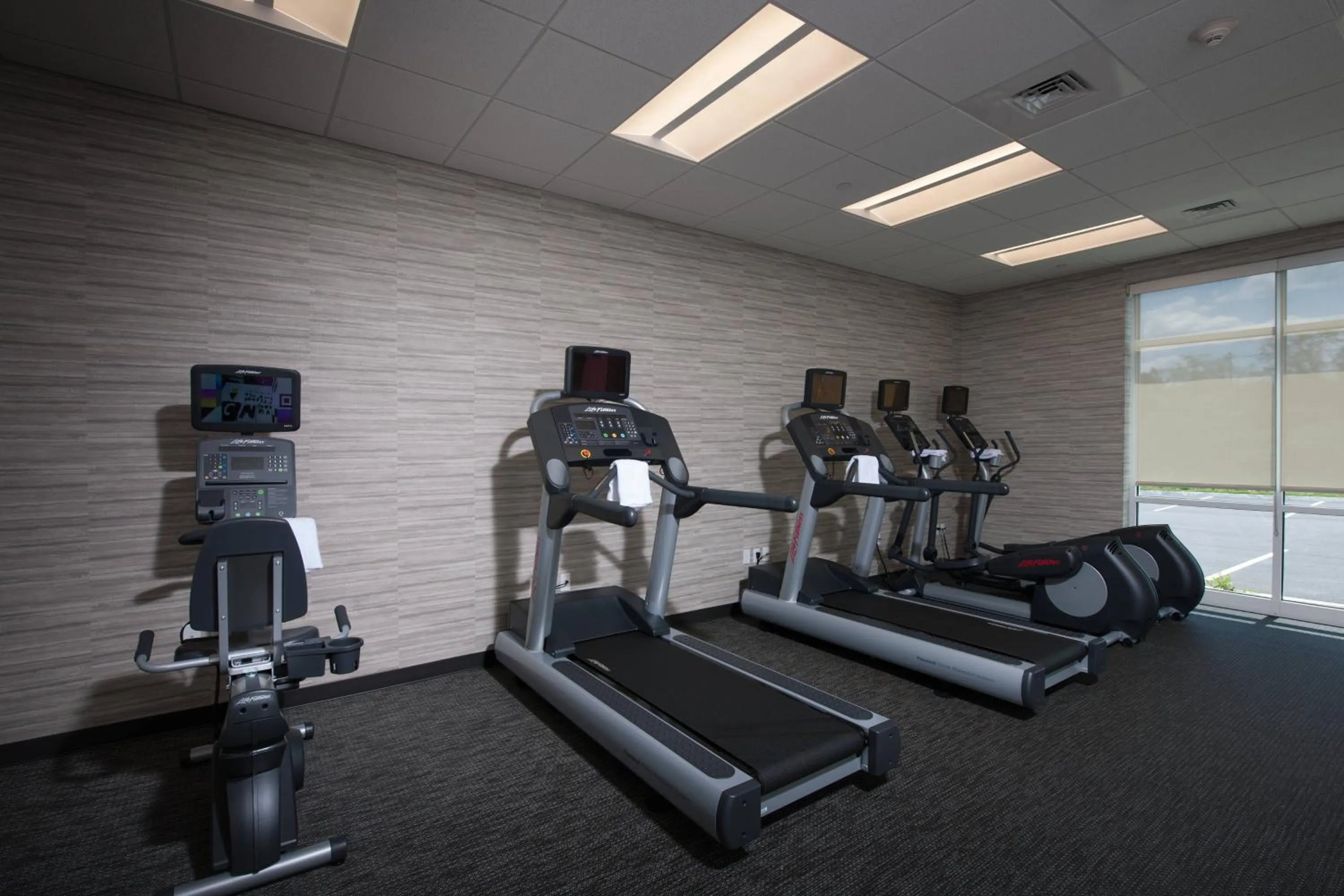 Fitness centre/facilities in Courtyard by Marriott Boston Littleton
