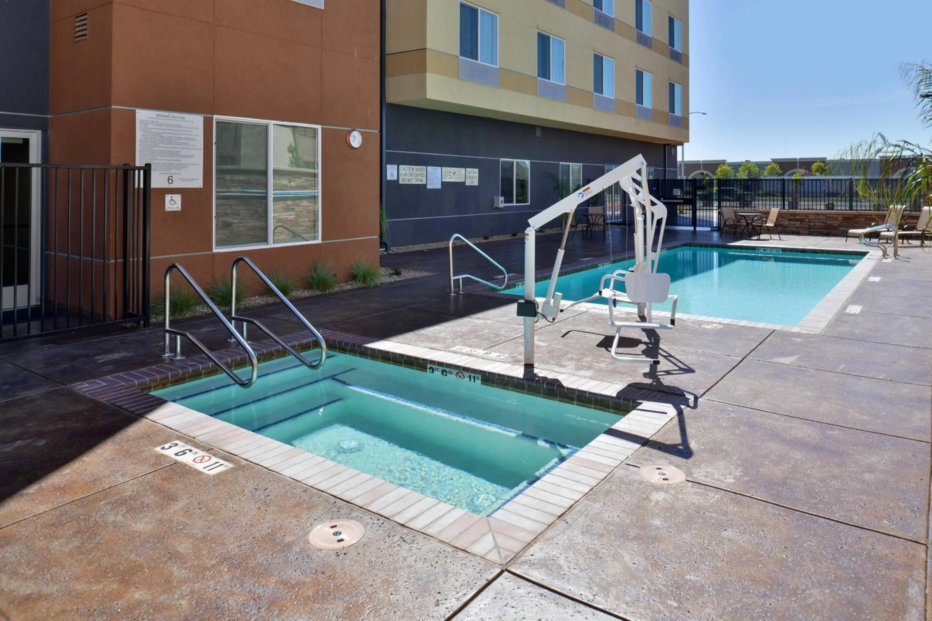 Swimming pool in Fairfield Inn & Suites by Marriott Sacramento Airport Woodland
