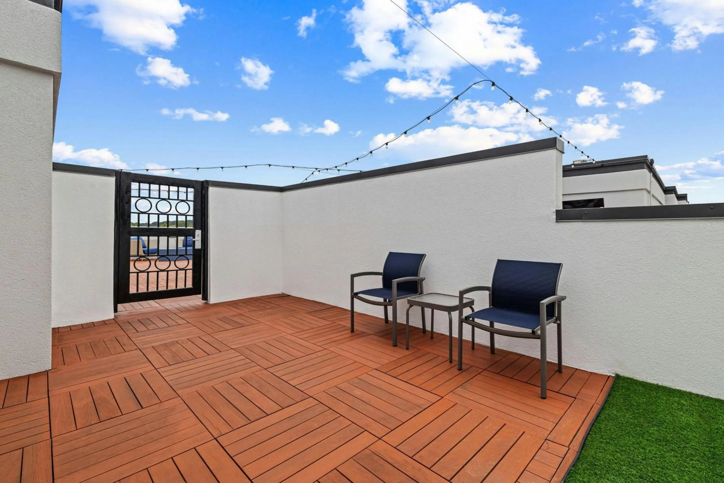 Photo of the whole room in Courtyard by Marriott Oxford
