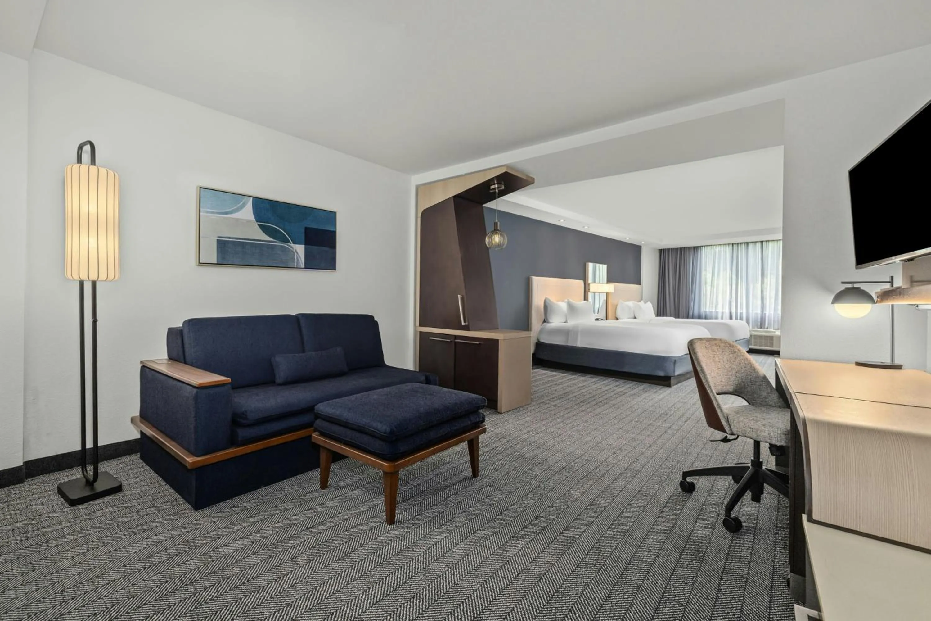 Photo of the whole room in Courtyard by Marriott Oxford