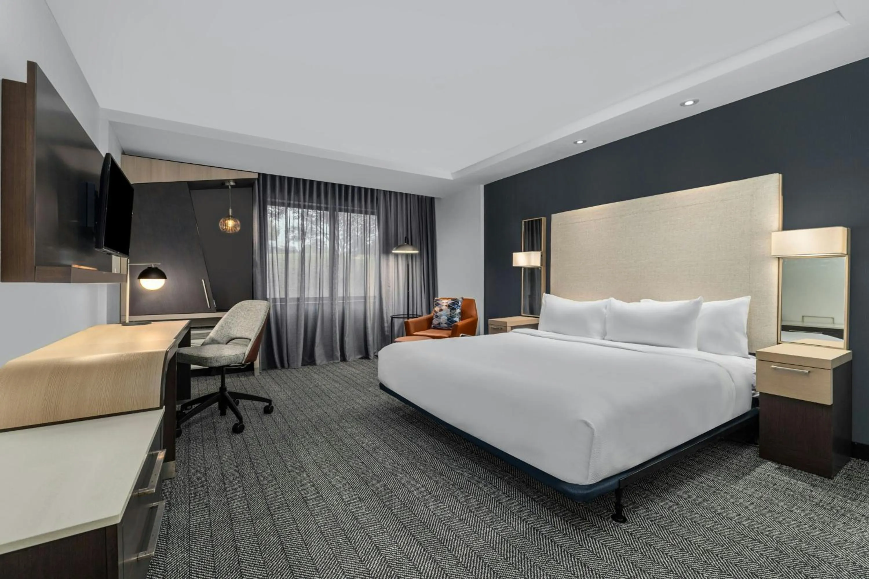 Photo of the whole room, Bed in Courtyard by Marriott Oxford