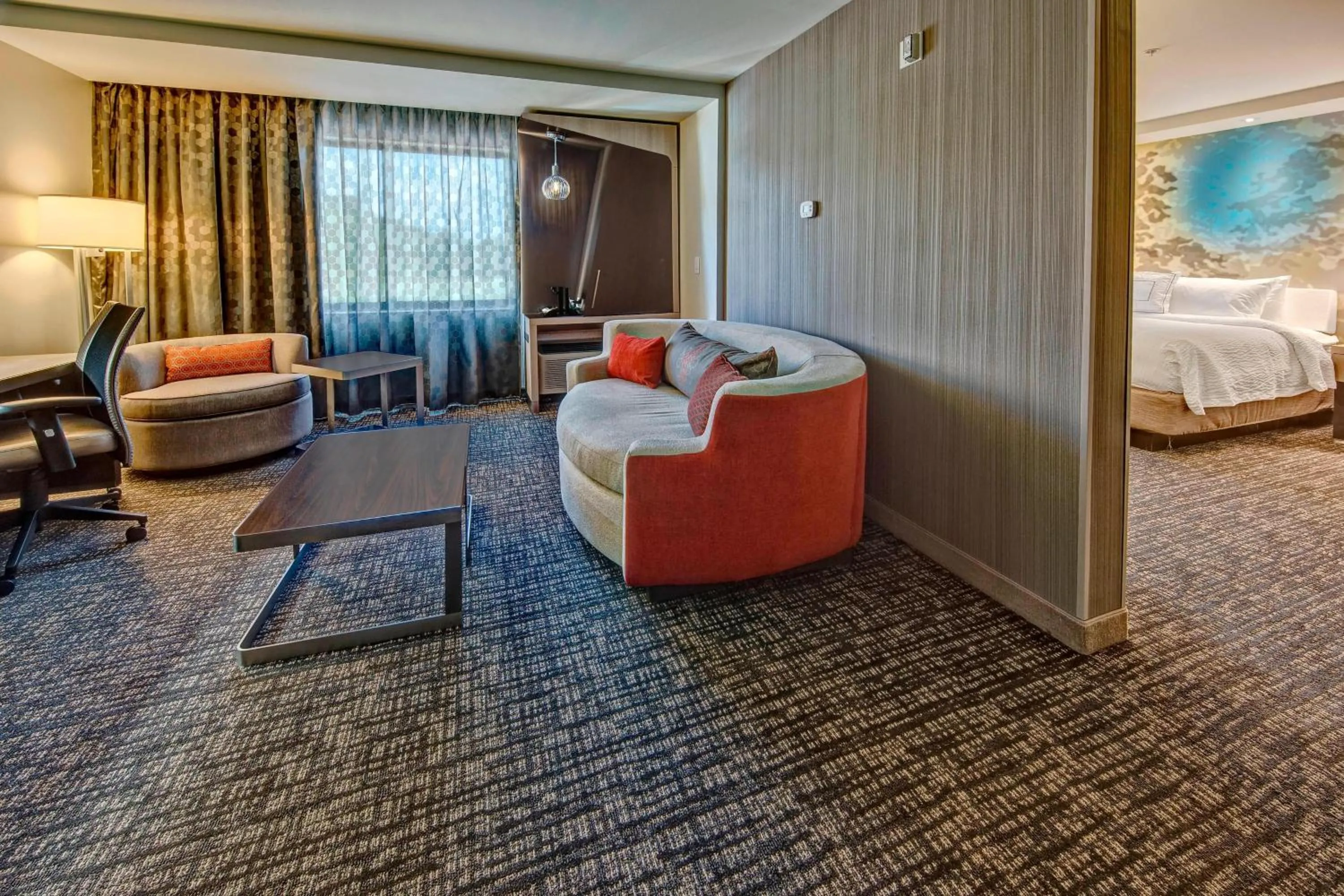 Photo of the whole room, Bed in Courtyard by Marriott Oxford